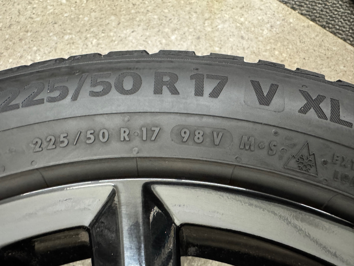 8 / 7mm TOP Original VW Arteon 3H Shooting Brake 17 Zoll Winterräder Winterreifen Felgen Alufelgen KBA52299 Schwarz M+S 225/50 R17 98V Continental Winterradsatz