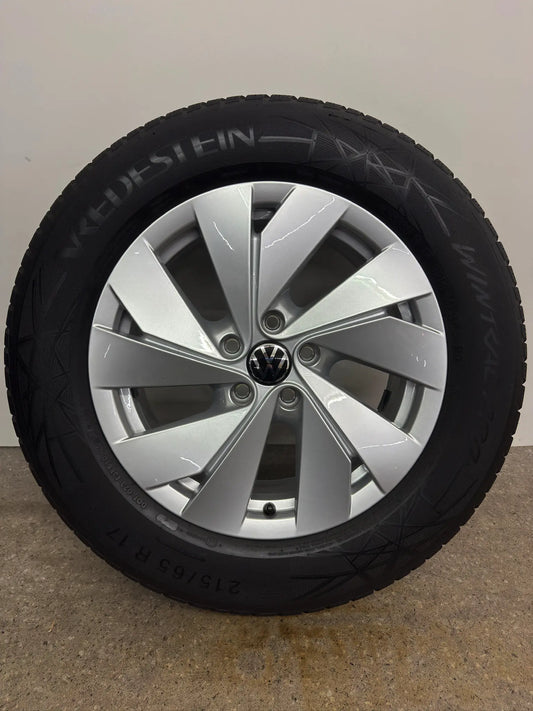 DOT25 Original VW Tiguan II 2 III 3 CTI Tayron R4 17 Zoll Bari Winterräder Winterreifen Felgen 571601025 Alufelgen 215/65 R17 99H M+S Allspace AD1 5NA Winterradsatz SUV MwSt.