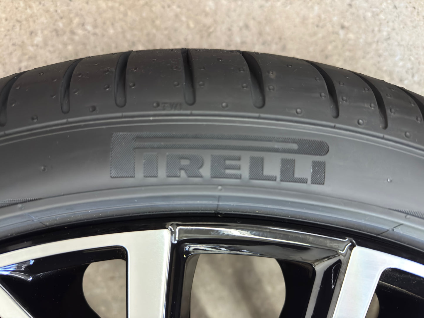 NEU DOT26 Original Volvo XC60 2 II 22 Zoll Sommerräder Sommerreifen Felgen 31454682 Alufelgen 10 Spoke Diamont Cut Sport Plus Ultra 265/35 R22 102V 9x22 ET43 Schwarz Bicolor Sommerradsatz SUV MwSt.
