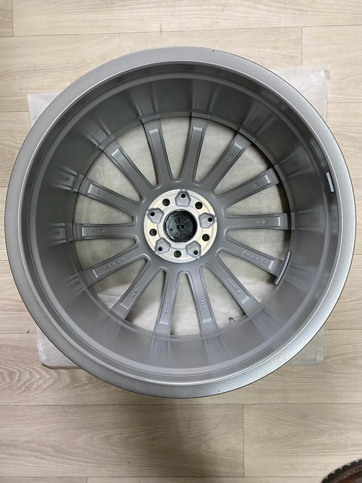 NEU Original Mercedes S-Klasse W223 V223 20 Zoll AMG Felgen Alufelgen A2234011500