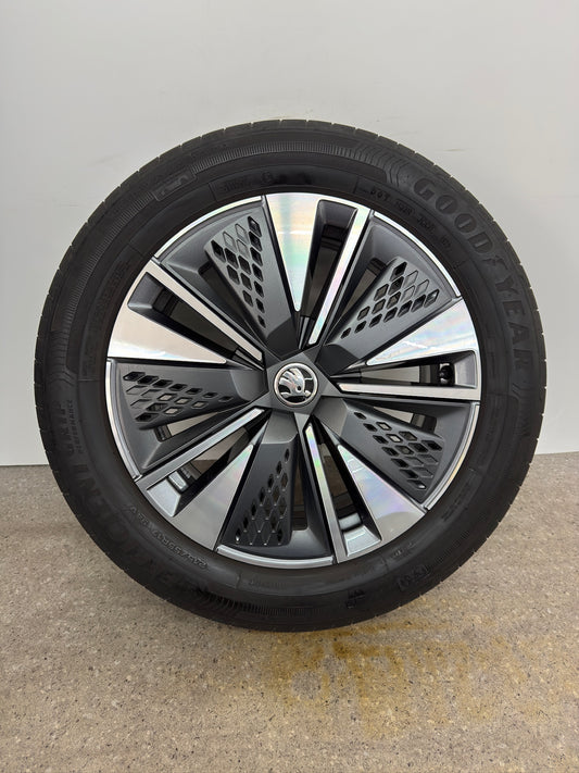 Original Skoda Karoq NU 17 Zoll Scutus Sommerräder Sommerreifen Felgen 57A601025AA Alufelgen 215/55 R17 94V 7x17 ET45 5x112 5/A601025B 57A601025AT