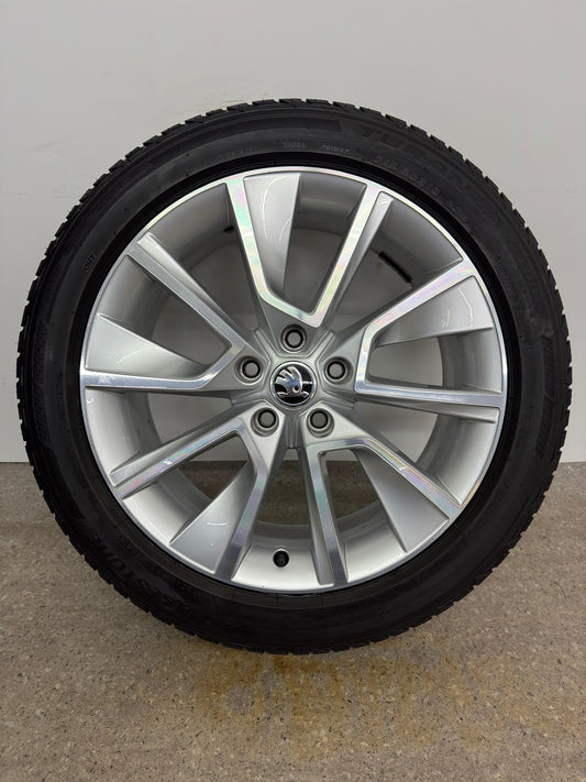 Original Skoda Karoq NU 18 Zoll Braga Felgen Alufelgen 57A601025D 57A601025L 7Jx18H2 ET45 Silber Felgensatz Style Simply Clever