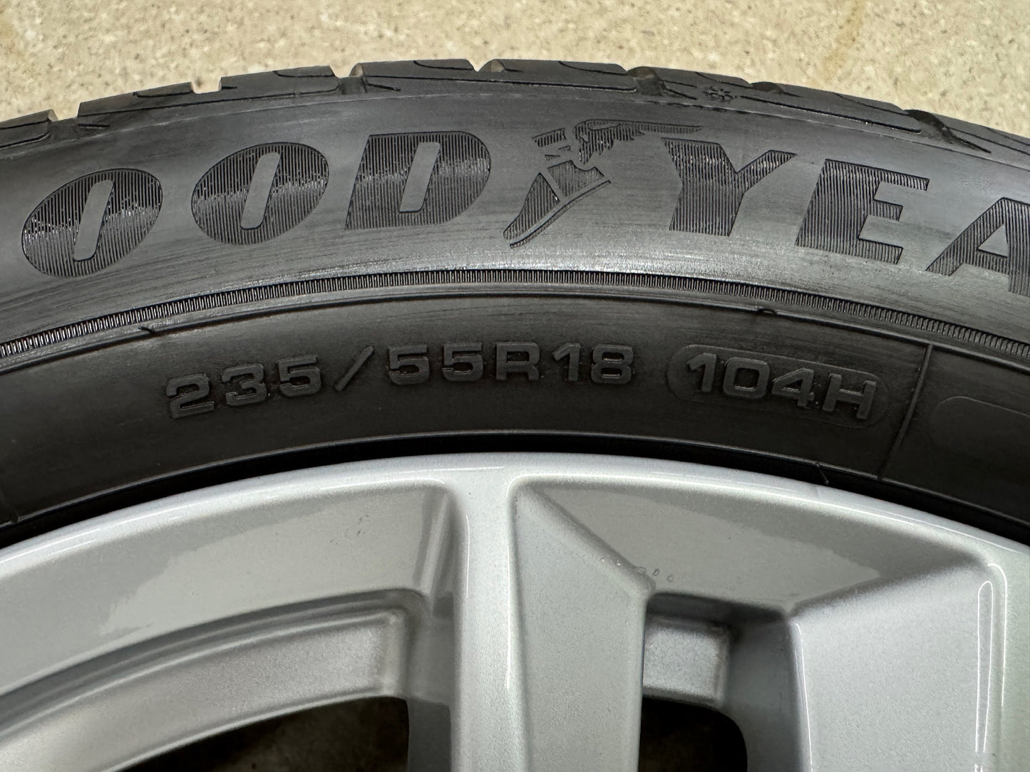 TOP 7,8 / 6,8mm Original Volvo XC40 X 536 S90 V90 Cross Country 18 Zoll Winterräder Winterrreifen Felgen 31362866 Alufelgen 235/55 R18 104H M+S SUV Silber Winterradsatz 5x108 7,5x18 ET50,5