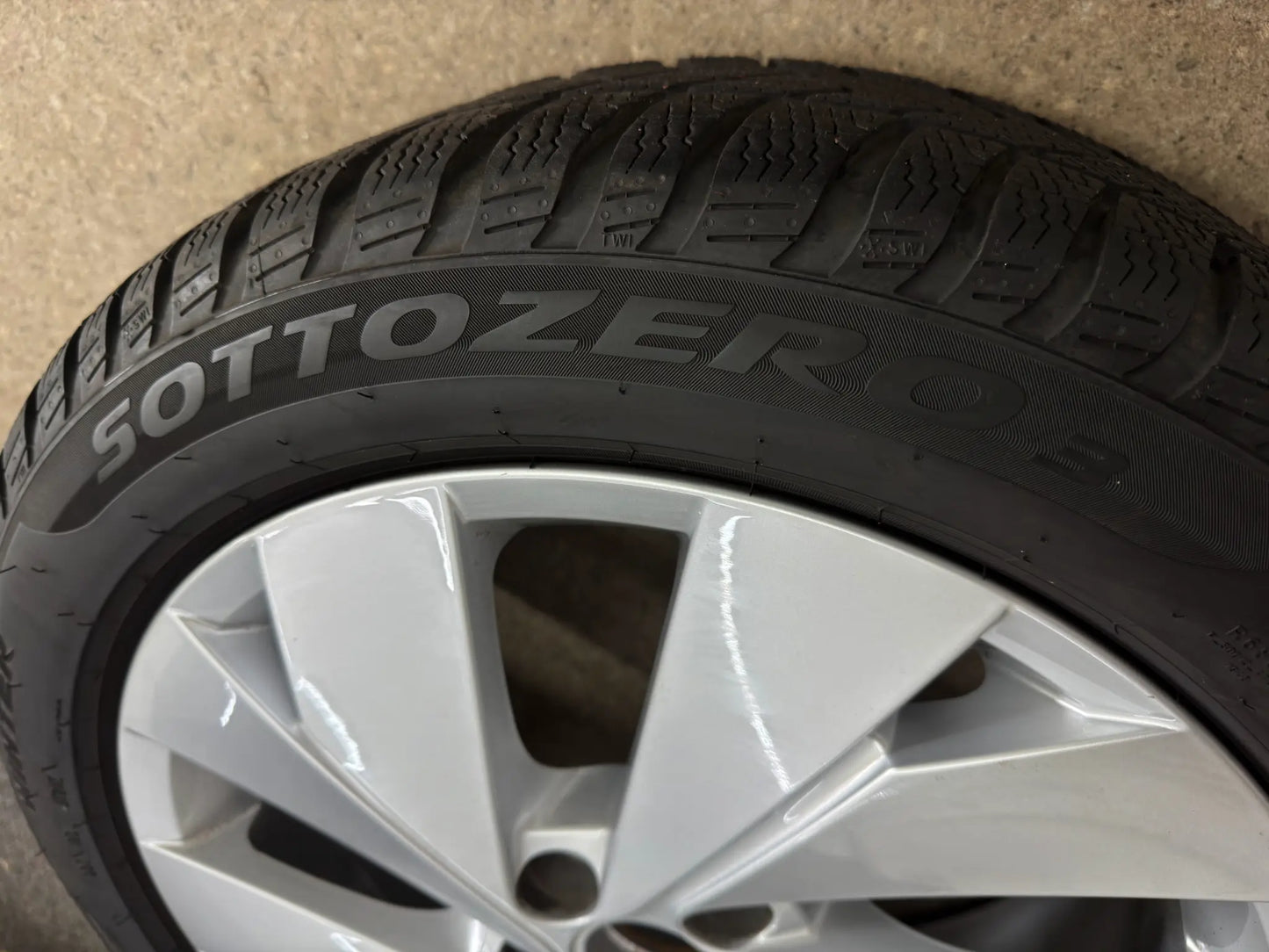 TOP DOT25 Original VW Golf VIII 8 5H CD 17 Zoll Belmont Nottingham Winterräder Winterreifen Felgen 5H0601025B Alufelgen 205/55 R17 Pirelli 6,5x17 ET46 5x112 GTI GTE R-Line Silber Radsatz