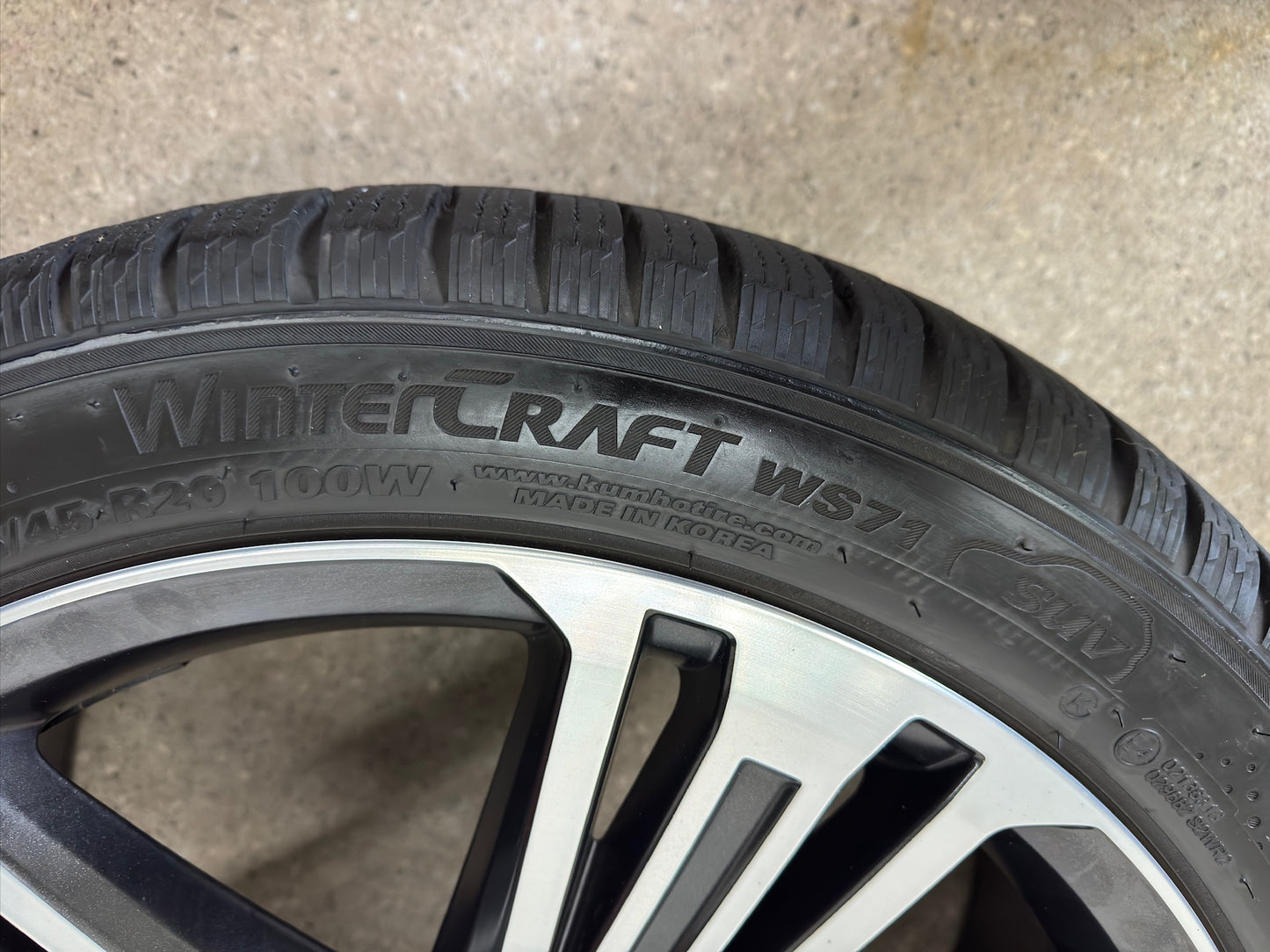 WIE NEU DOT24 Original Seat Tarraco KN2 20 Zoll Supreme Winterräder Winterreifen Felgen 5FJ601025B Alufelgen Cupra Sport Design Edition 235/45 R20 100W 8x20 ET41 5x112 M+S Winterradsatz SUV