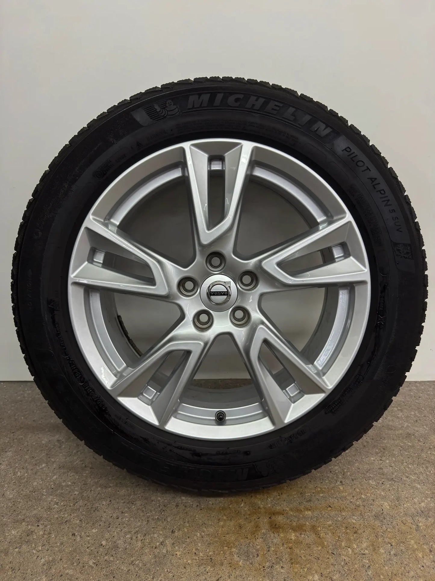 7,7 / 6,7mm Original Volvo XC40 X 536 S90 V90 Cross Country 18 Zoll Winterräder Winterrreifen Felgen 31362866 Alufelgen 235/55 R18 104H M+S SUV Silber Winterradsatz 5x108 7,5x18 ET50,5
