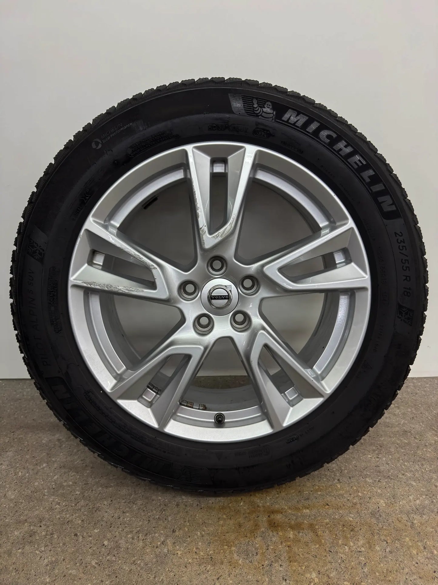 7,7 / 6,7mm Original Volvo XC40 X 536 S90 V90 Cross Country 18 Zoll Winterräder Winterrreifen Felgen 31362866 Alufelgen 235/55 R18 104H M+S SUV Silber Winterradsatz 5x108 7,5x18 ET50,5
