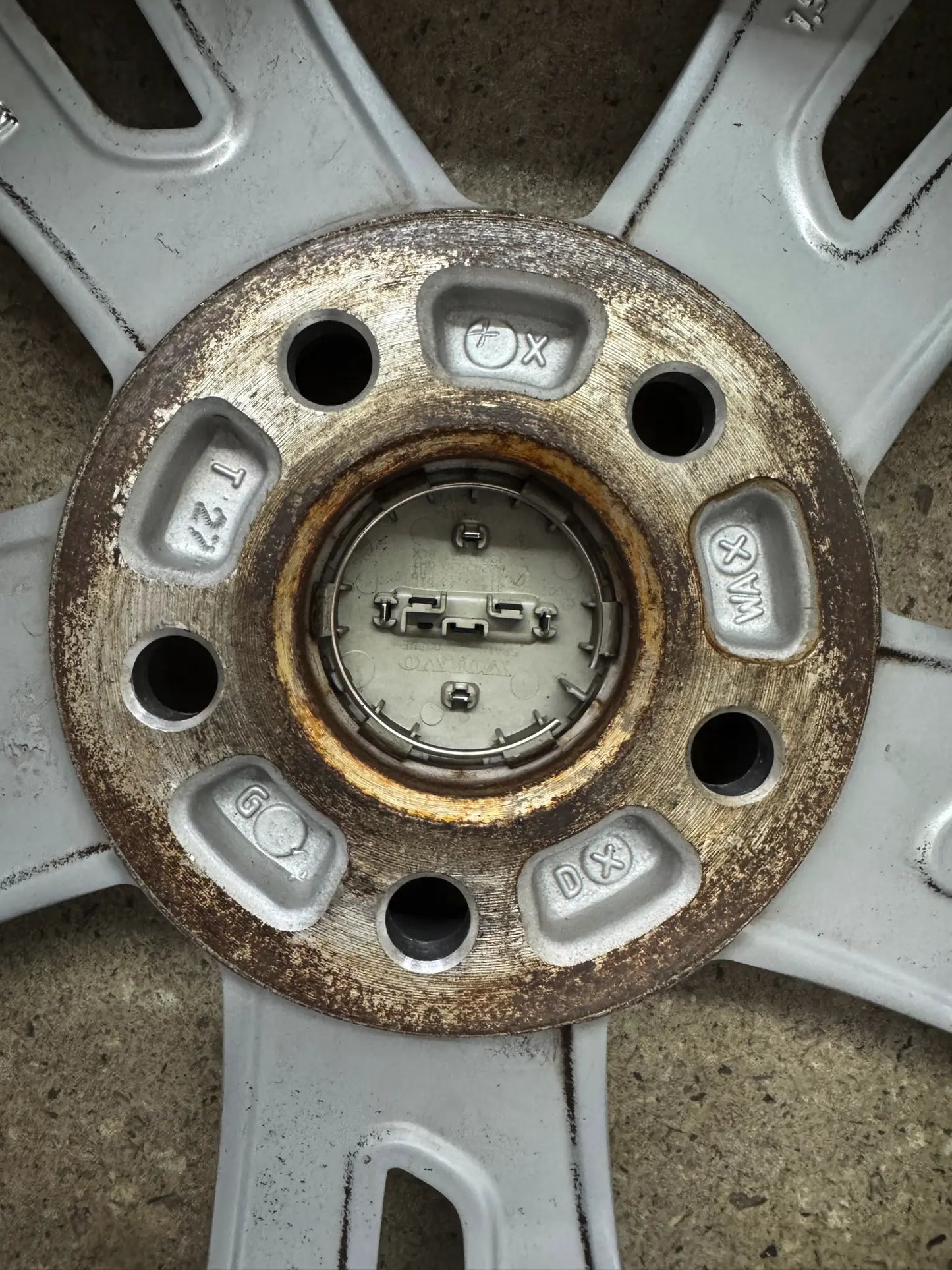 7,7 / 6,7mm Original Volvo XC40 X 536 S90 V90 Cross Country 18 Zoll Winterräder Winterrreifen Felgen 31362866 Alufelgen 235/55 R18 104H M+S SUV Silber Winterradsatz 5x108 7,5x18 ET50,5
