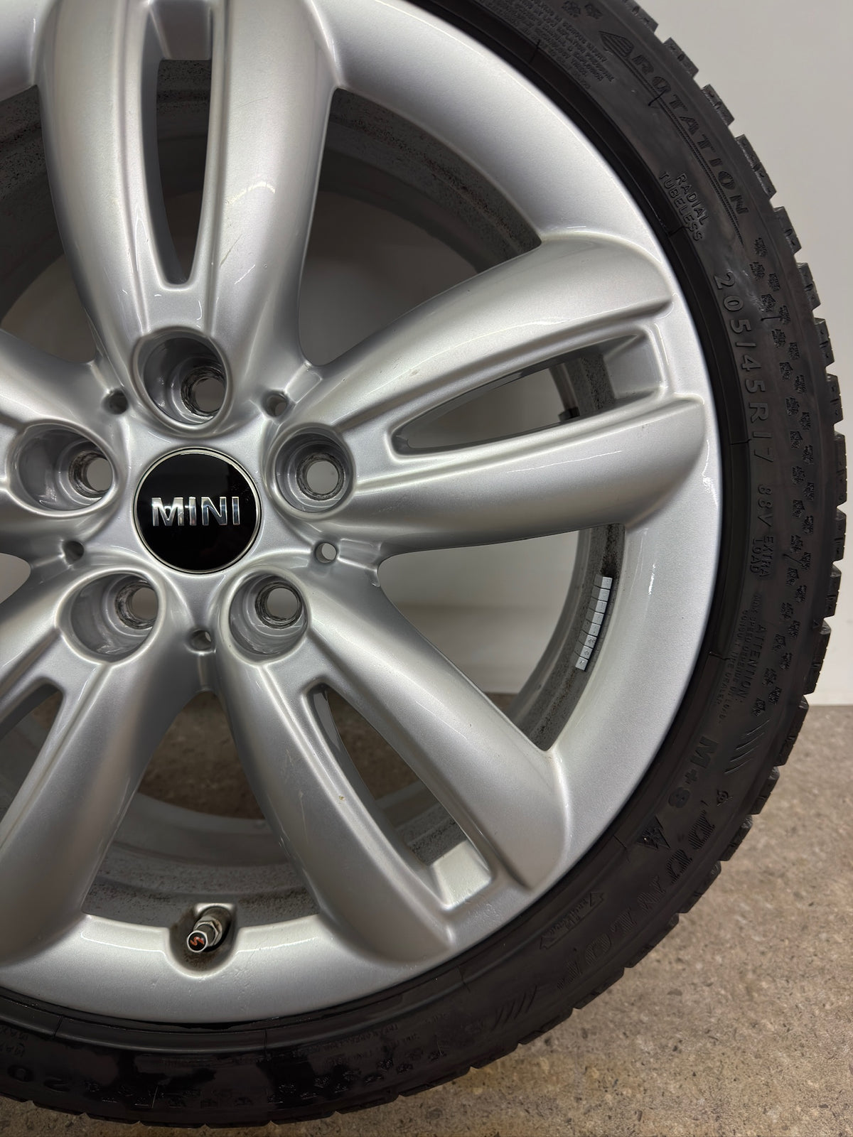 7mm Original Mini Cooper S One F55 F56 F57 Spoke 501 17 Zoll Winterräder Winterreifen Felgen 6855107 Alufelgen 205/45 R17 88V Silber M+S Track JCW 5x112 Winterradsatz MwSt.