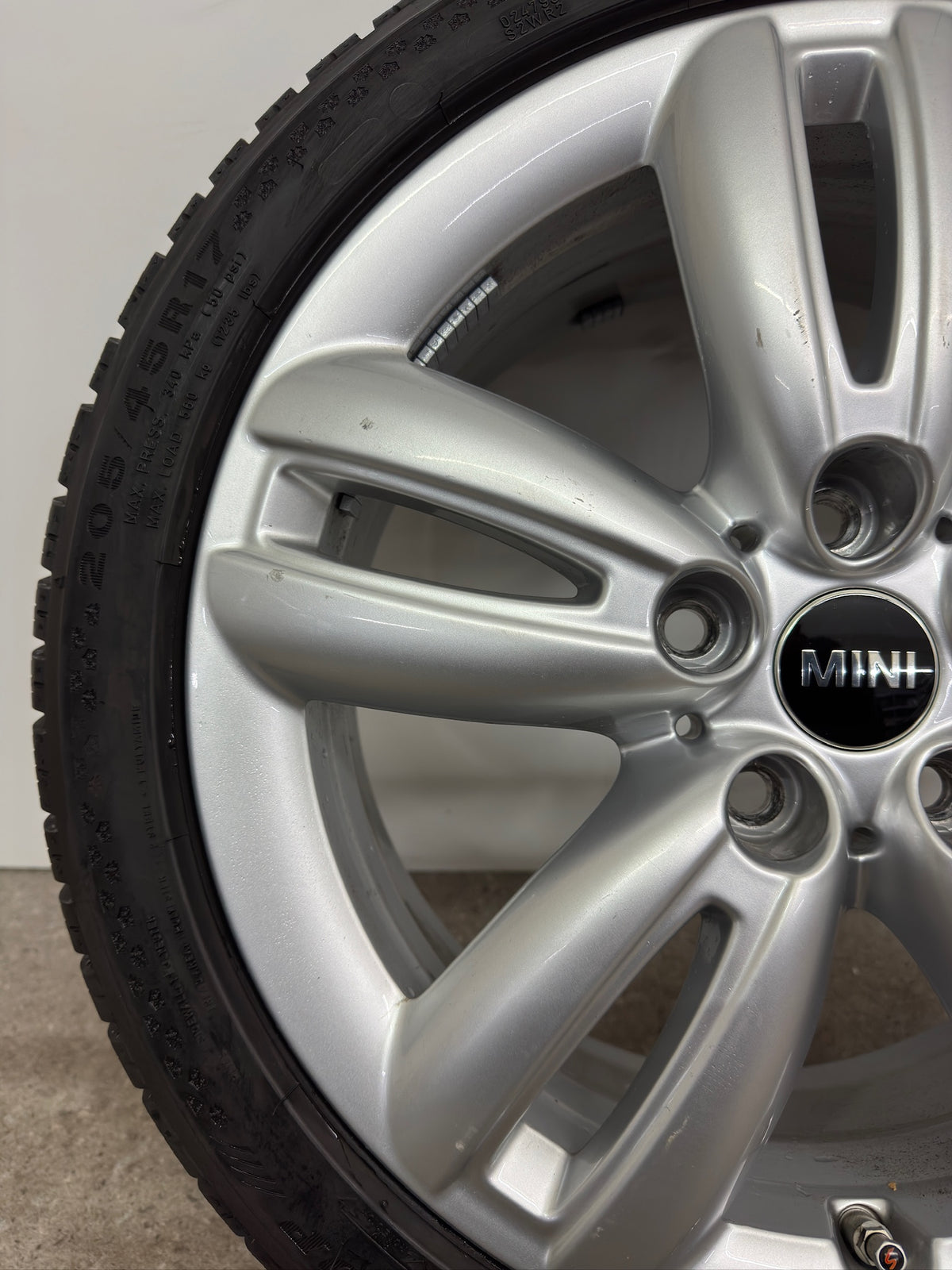 7mm Original Mini Cooper S One F55 F56 F57 Spoke 501 17 Zoll Winterräder Winterreifen Felgen 6855107 Alufelgen 205/45 R17 88V Silber M+S Track JCW 5x112 Winterradsatz MwSt.