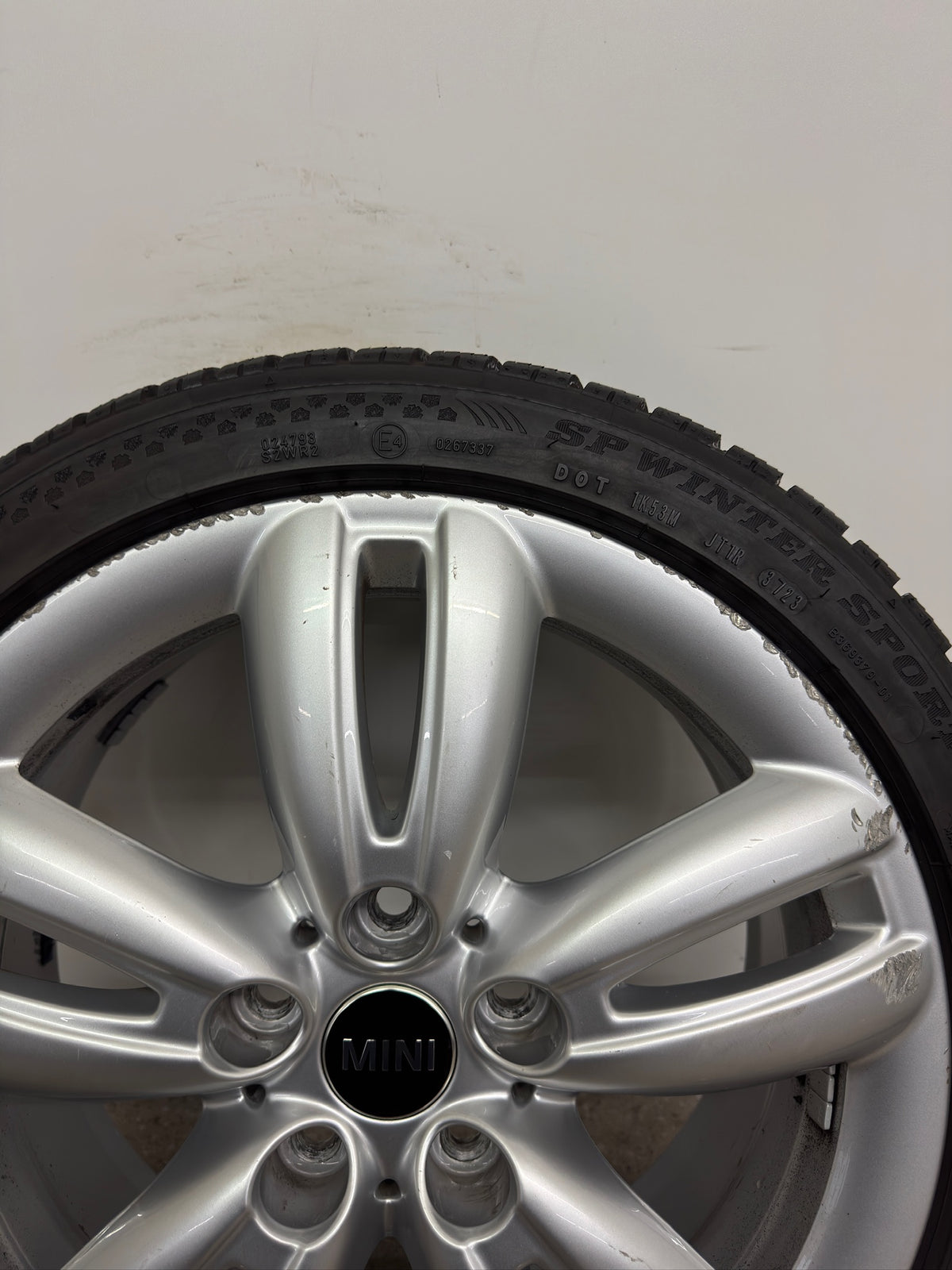 7mm Original Mini Cooper S One F55 F56 F57 Spoke 501 17 Zoll Winterräder Winterreifen Felgen 6855107 Alufelgen 205/45 R17 88V Silber M+S Track JCW 5x112 Winterradsatz MwSt.