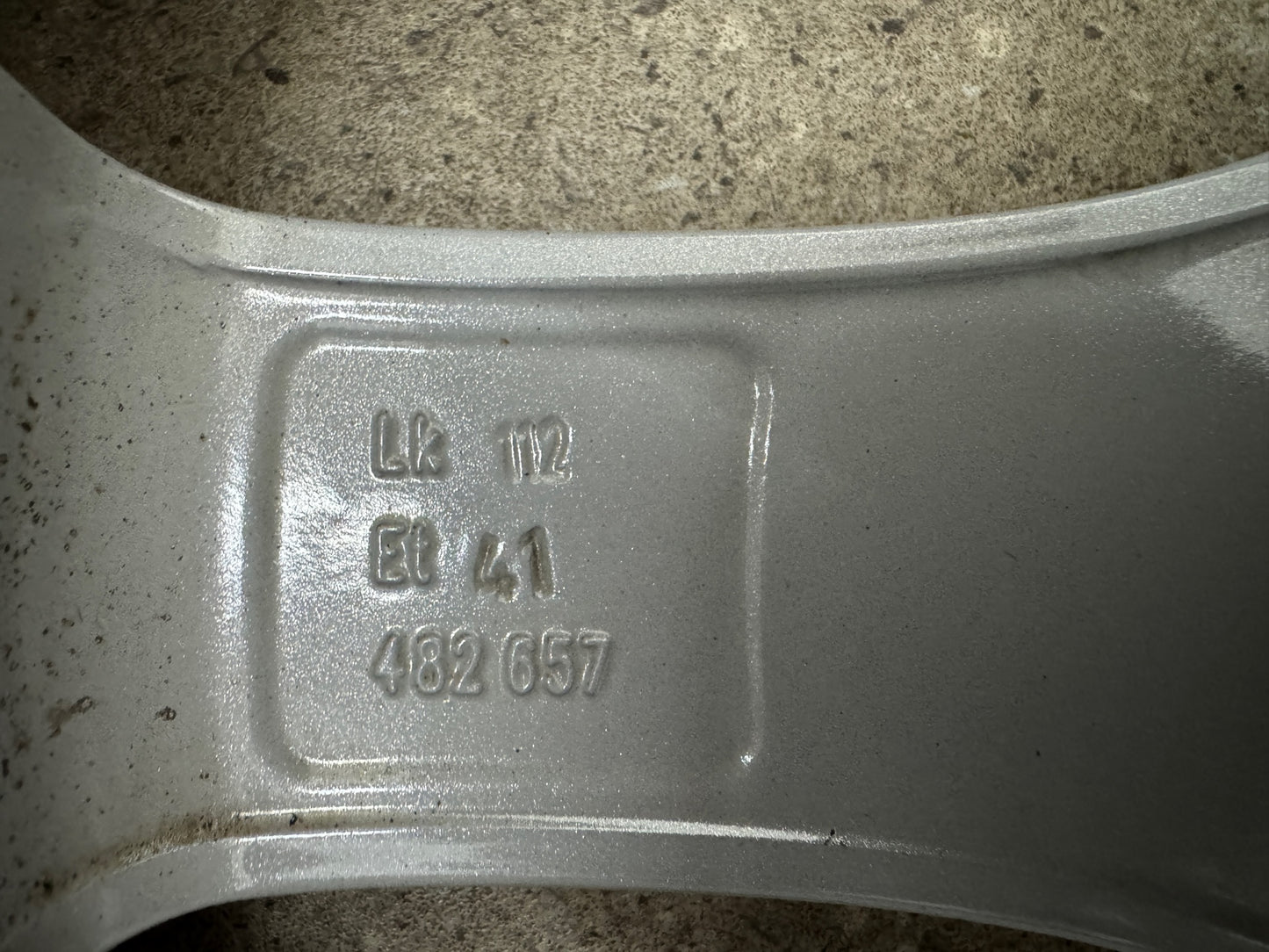 7mm VW Passat B8 3G Beetle 16 Skoda Karoq NU Seat Ateca 5FP 17 Zoll Winterräder Winterreifen Felgen Alufelgen 215/55 R17 98V 5x112 6,5x17 ET41 KBA 50398 Silber Winterradsatz SUV