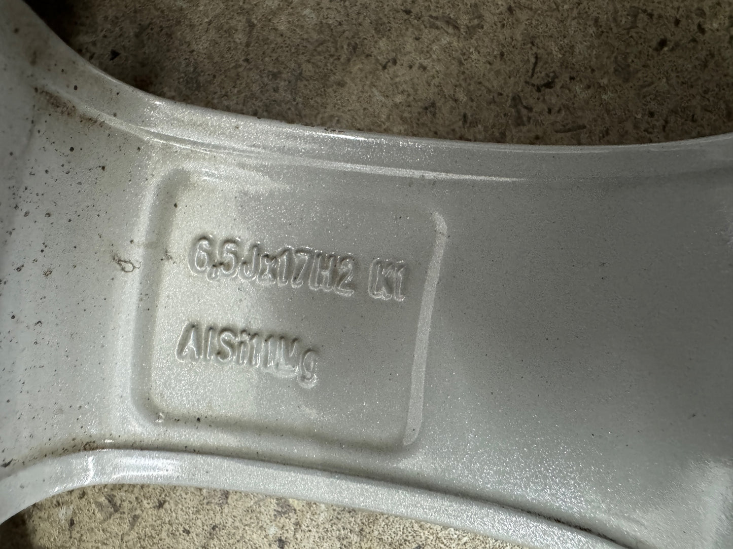 7mm VW Passat B8 3G Beetle 16 Skoda Karoq NU Seat Ateca 5FP 17 Zoll Winterräder Winterreifen Felgen Alufelgen 215/55 R17 98V 5x112 6,5x17 ET41 KBA 50398 Silber Winterradsatz SUV