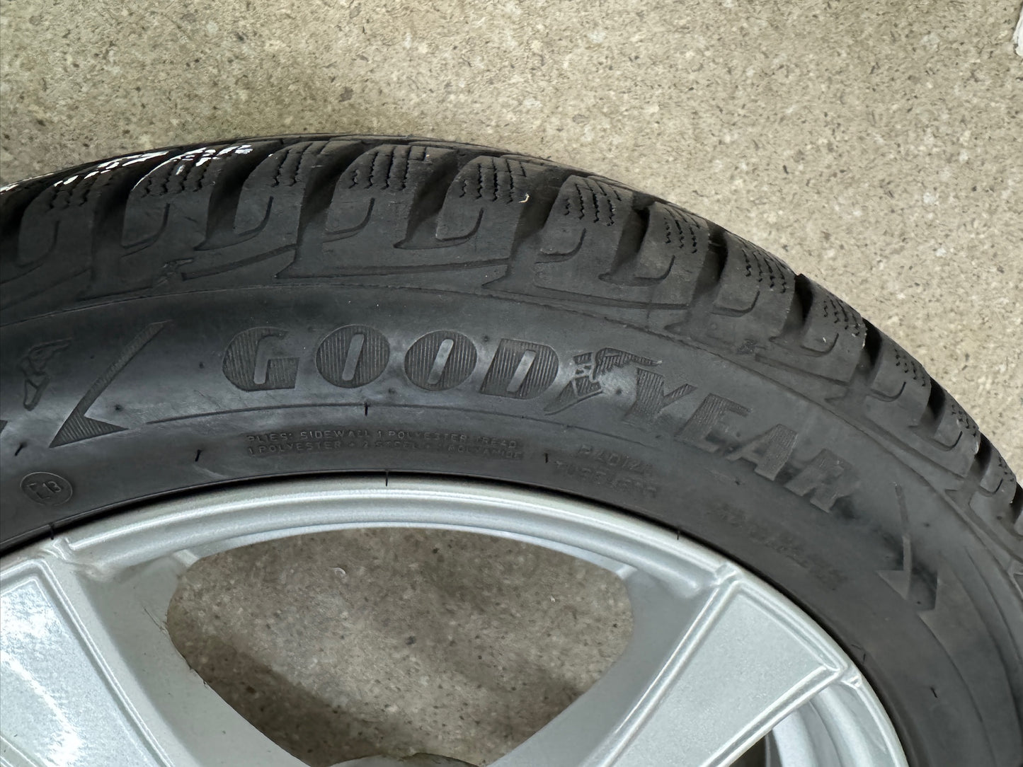 7mm VW Passat B8 3G Beetle 16 Skoda Karoq NU Seat Ateca 5FP 17 Zoll Winterräder Winterreifen Felgen Alufelgen 215/55 R17 98V 5x112 6,5x17 ET41 KBA 50398 Silber Winterradsatz SUV