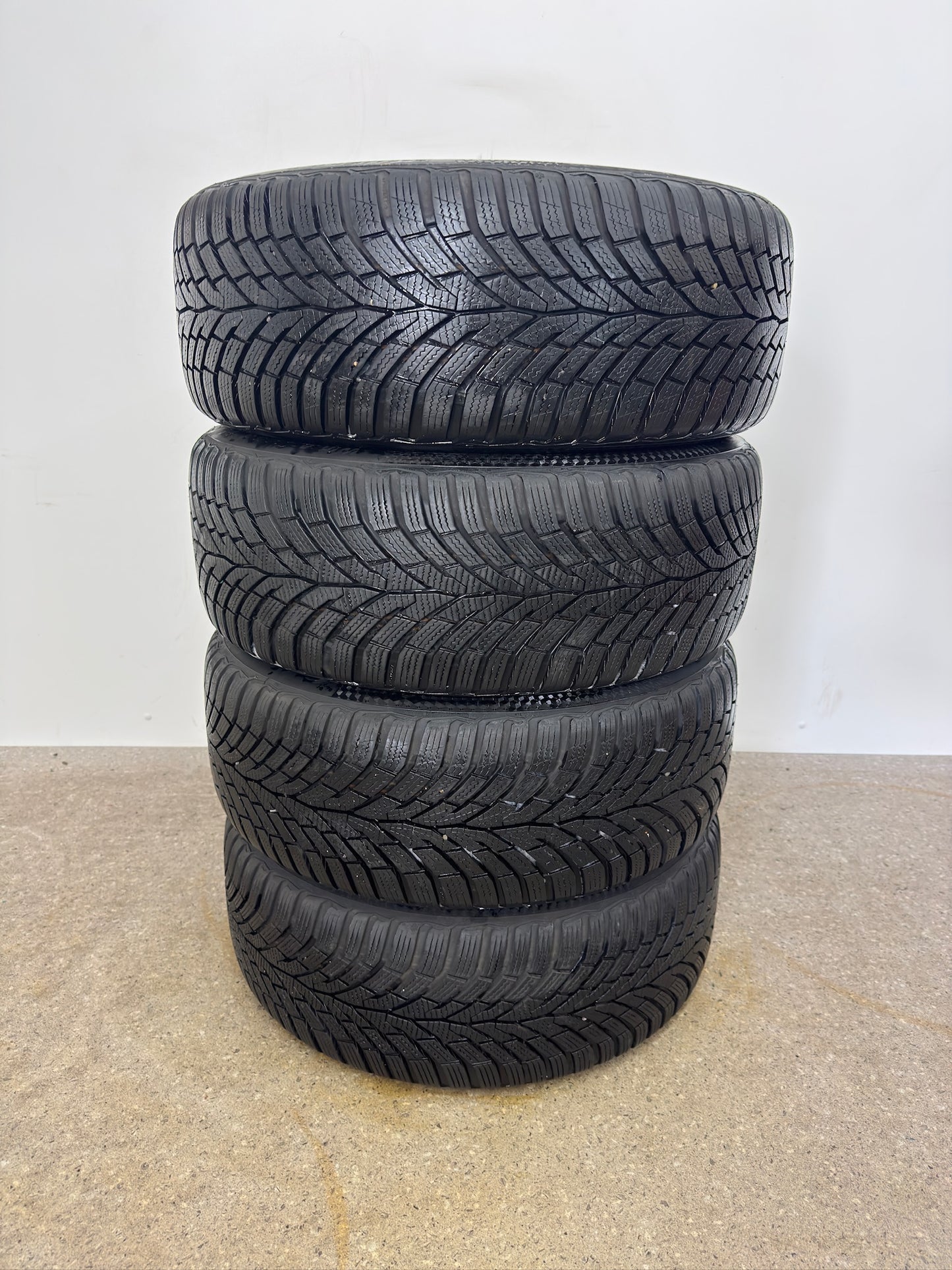 8 / 7mm VW Golf VII 7 Audi A3 8V Seat Leon 5F Skoda Octavia 5E 17 Zoll Winterräder Winterreifen Felgen Alufelgen 225/45 R17 91H III 3 AU Silber M+S KBA 50565 Winterradsatz