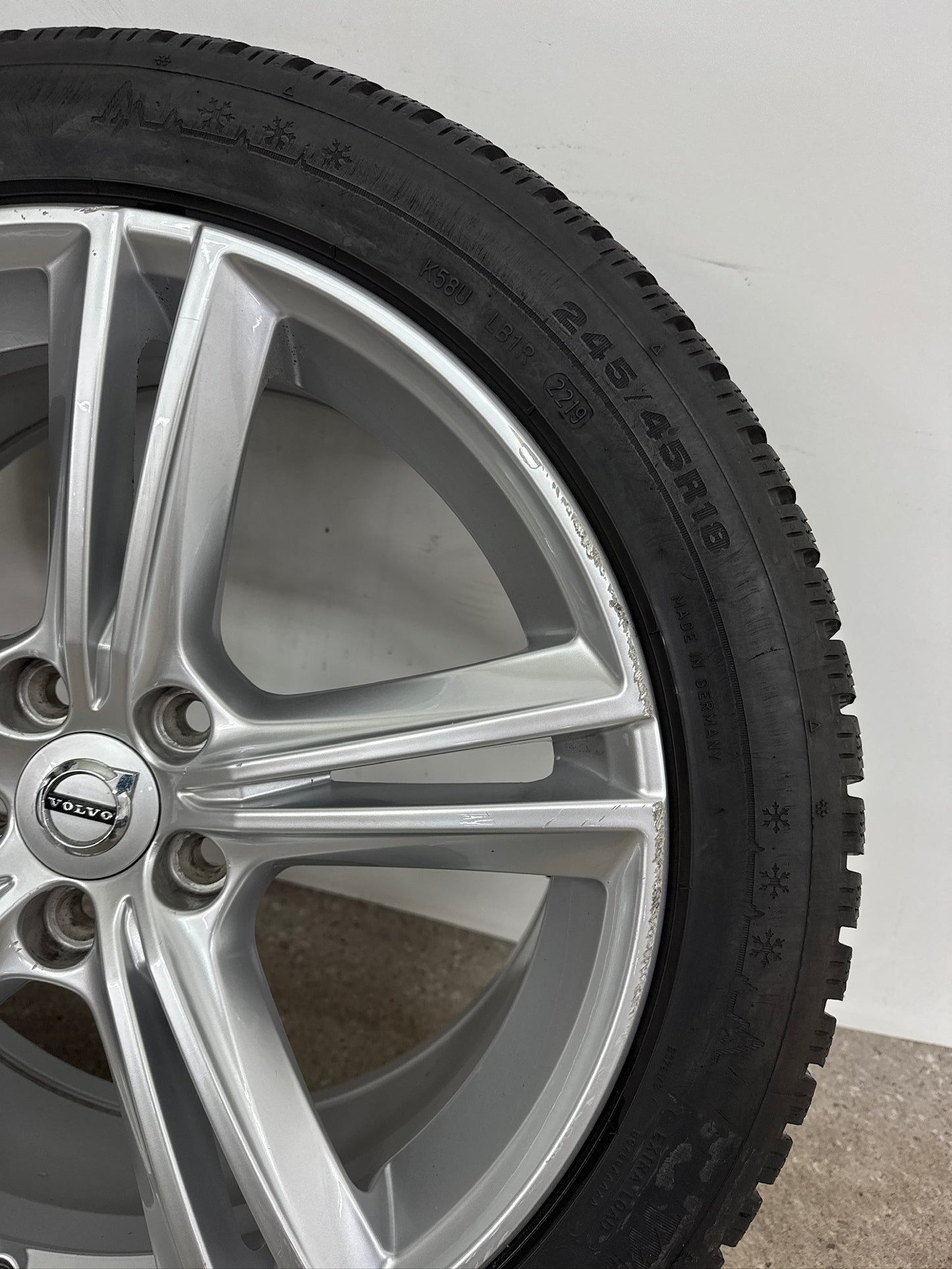 8,8-8,3mm Original Volvo V90 S90 18 Zoll Winterräder Winterreifen Felgen 31362839 Alufelgen Silber M+S Limousine Kombi 245/45 R18 100V M+S 8x18 ET42 5x108 Winterradsatz MwSt. ausweisbar