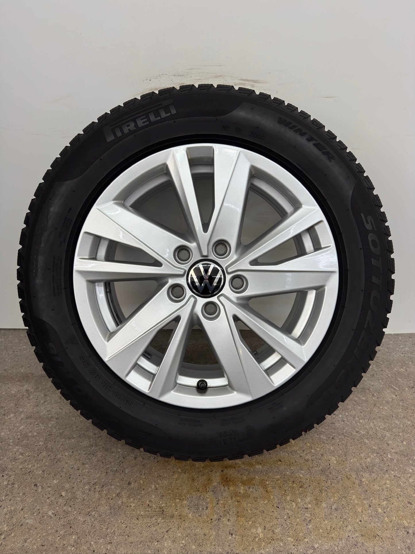 DOT2023 Original VW Touran II 2 5T 16 Zoll Karlstad Winterräder Winterreifen Felgen 5TA601025Q Alufelgen 6,5x16 ET48 5x112 205/60 R16 96H Silber Winterradsatz MwSt. ausweisbar