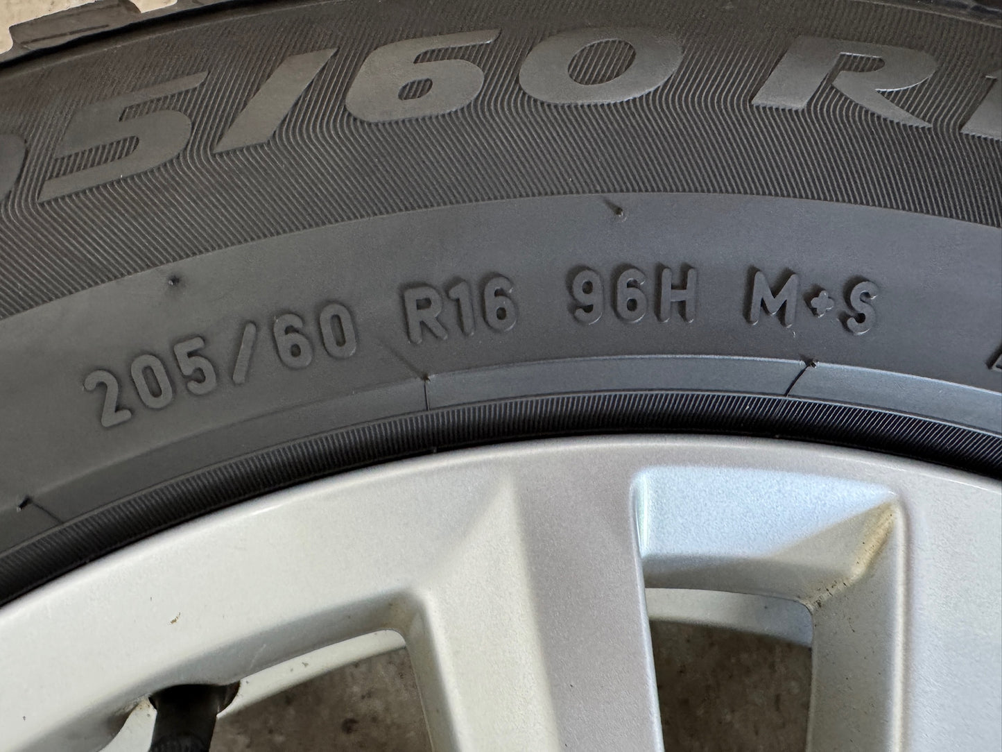 DOT2023 Original VW Touran II 2 5T 16 Zoll Karlstad Winterräder Winterreifen Felgen 5TA601025Q Alufelgen 6,5x16 ET48 5x112 205/60 R16 96H Silber Winterradsatz MwSt. ausweisbar
