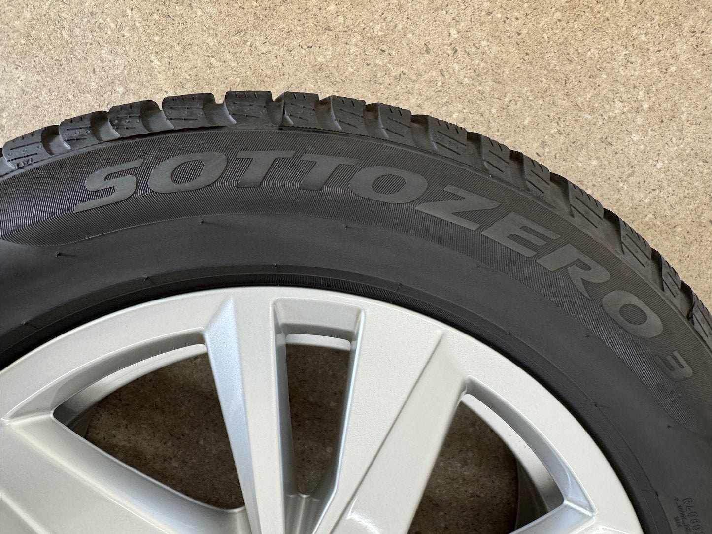 DOT2023 Original VW Touran II 2 5T 16 Zoll Karlstad Winterräder Winterreifen Felgen 5TA601025Q Alufelgen 6,5x16 ET48 5x112 205/60 R16 96H Silber Winterradsatz MwSt. ausweisbar
