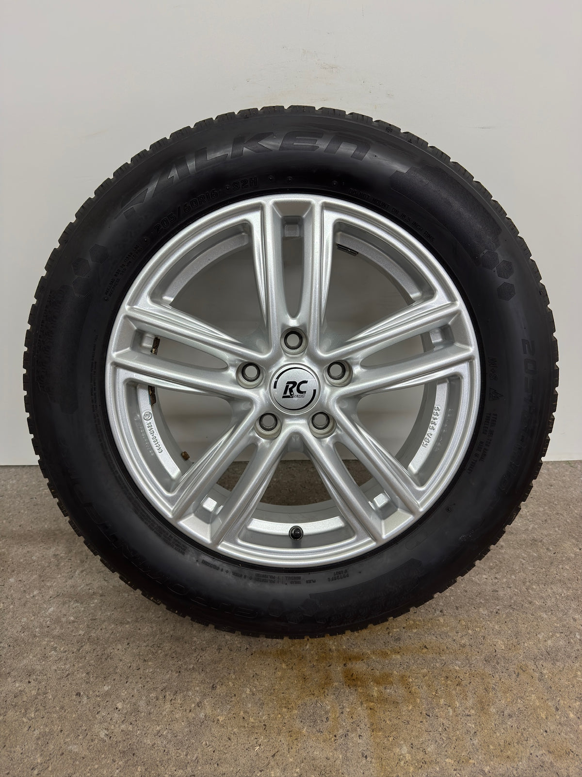 DOT22 7 / 5,5mm VW T-Roc A1 Audi Q2 GA 16 Zoll Winterräder Winterreifen Felgen Alufelgen 205/60 R16 92H 6x16 ET43 5x112 KBA 53155 SUV Silber Doppelspeiche Winterradsatz MwSt.