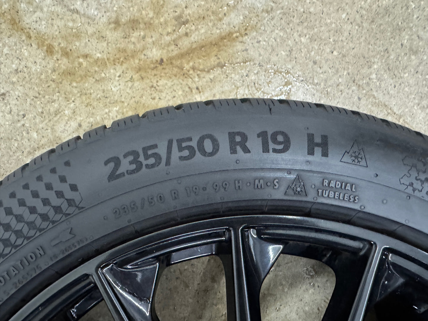 DOT22 8 / 7-6,5mm VW Tiguan R-Line II 2 AD1 5N III 3 CTI Skoda Kodiaq I 1 NS PS Seat Tarraco FR KN2 Cupra Terramar KP Audi Q3 F3 235/50 R19 Zoll Winterräder Winterreifen Felgen Alufelgen Schwarz