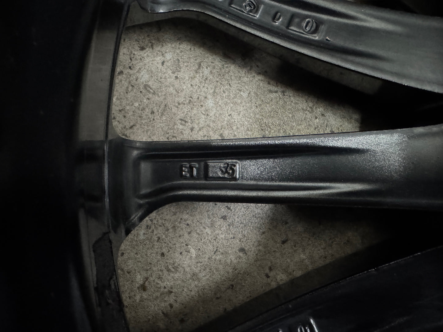DOT22 8 / 7-6,5mm VW Tiguan R-Line II 2 AD1 5N III 3 CTI Skoda Kodiaq I 1 NS PS Seat Tarraco FR KN2 Cupra Terramar KP Audi Q3 F3 235/50 R19 Zoll Winterräder Winterreifen Felgen Alufelgen Schwarz