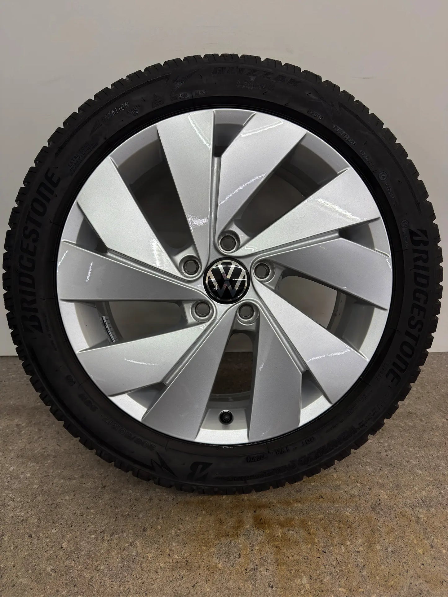 DOT22 Original VW Golf VIII 8 5H CD 17 Zoll Belmont Nottingham Winterräder Winterreifen Felgen 5H0601025B Alufelgen 205/55 R17 Bridgestone 6,5x17 ET46 5x112 GTI GTE R-Line Silber Radsatz