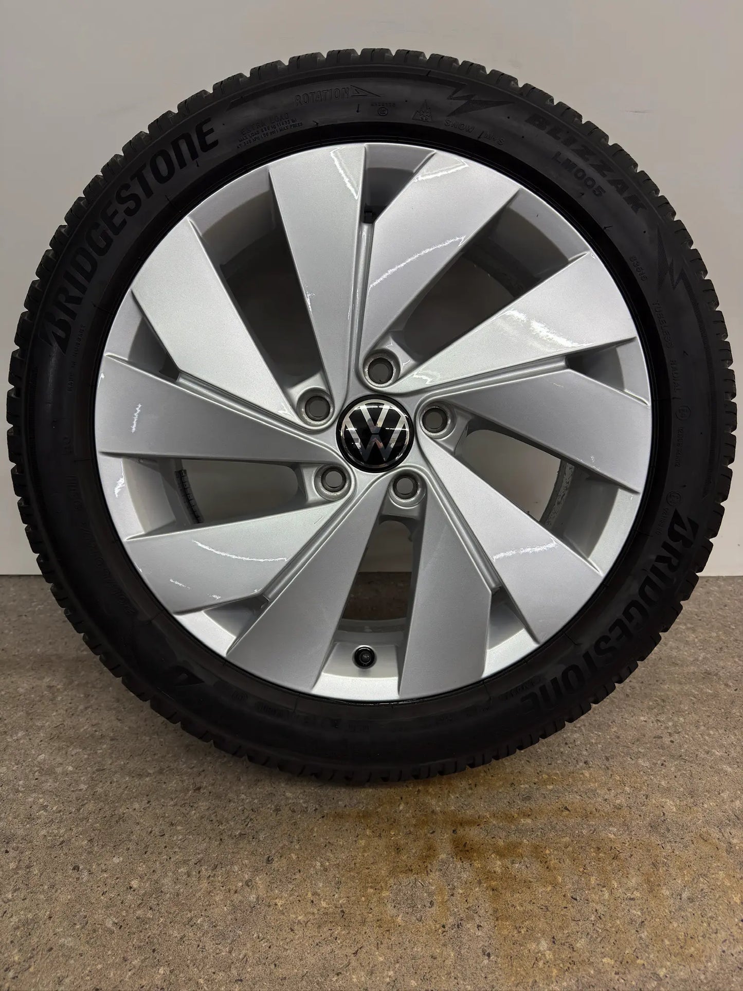 DOT22 Original VW Golf VIII 8 5H CD 17 Zoll Belmont Nottingham Winterräder Winterreifen Felgen 5H0601025B Alufelgen 205/55 R17 Bridgestone 6,5x17 ET46 5x112 GTI GTE R-Line Silber Radsatz