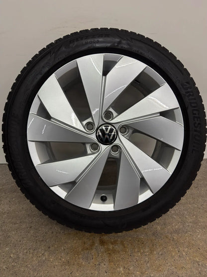DOT22 Original VW Golf VIII 8 5H CD 17 Zoll Belmont Nottingham Winterräder Winterreifen Felgen 5H0601025B Alufelgen 205/55 R17 Bridgestone 6,5x17 ET46 5x112 GTI GTE R-Line Silber Radsatz