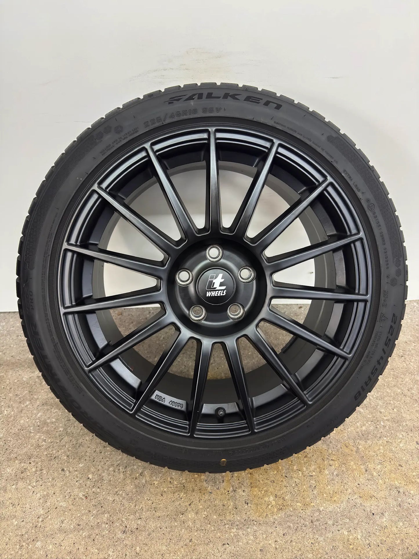 DOT23 VW T-Roc A1 R Skoda Octavia IV 4 NX Yeti 5L MG 4 Electric Audi TT 8J 18 Zoll Winterräder Winterreifen Felgen Alufelgen Schwarz 225/45 R18 95V KBA49978 Winterradsatz