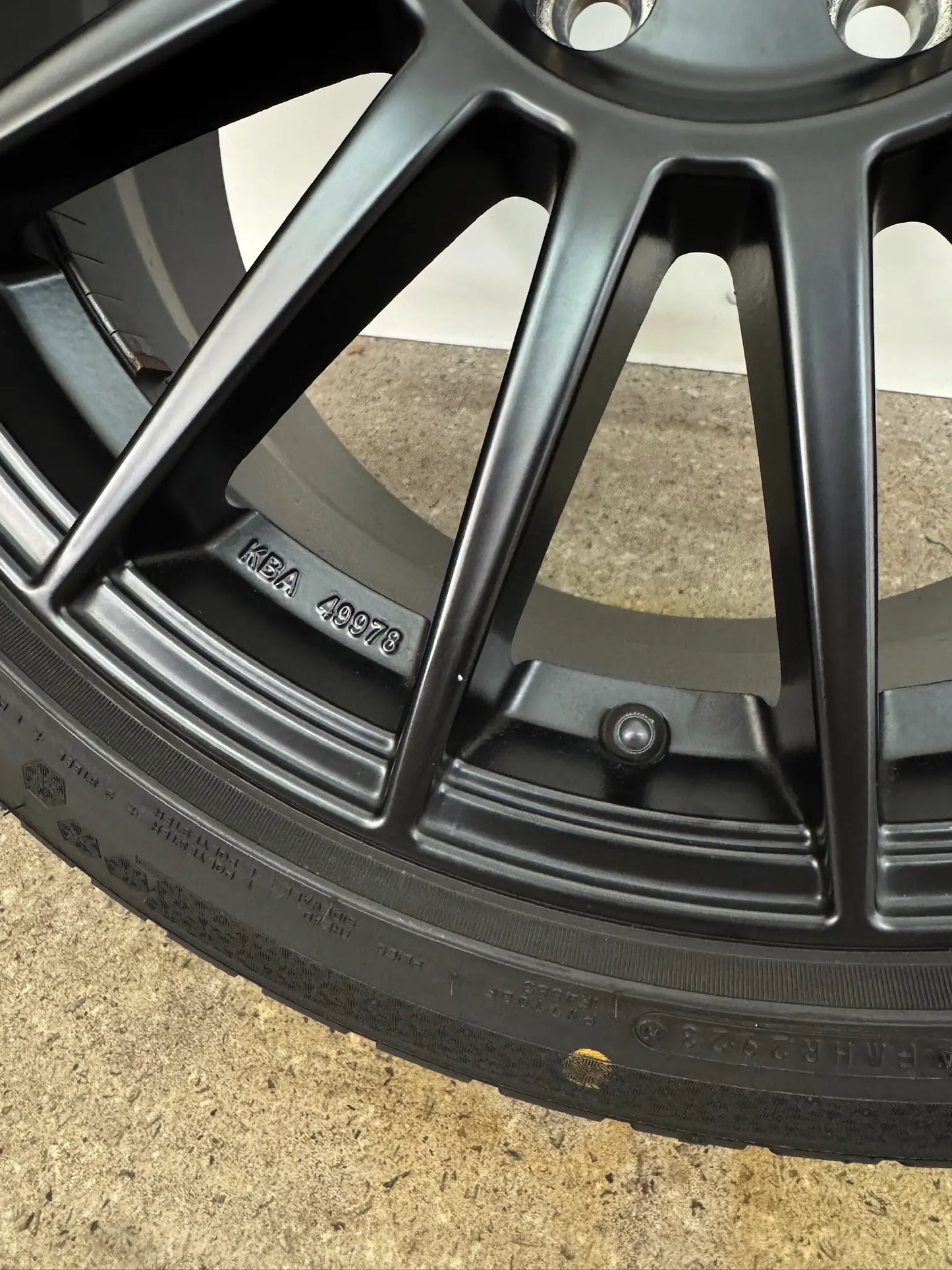 DOT23 VW T-Roc A1 R Skoda Octavia IV 4 NX Yeti 5L MG 4 Electric Audi TT 8J 18 Zoll Winterräder Winterreifen Felgen Alufelgen Schwarz 225/45 R18 95V KBA49978 Winterradsatz