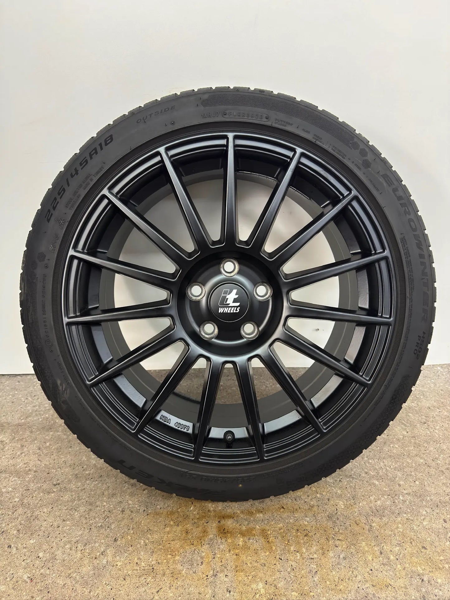 DOT23 VW T-Roc A1 R Skoda Octavia IV 4 NX Yeti 5L MG 4 Electric Audi TT 8J 18 Zoll Winterräder Winterreifen Felgen Alufelgen Schwarz 225/45 R18 95V KBA49978 Winterradsatz