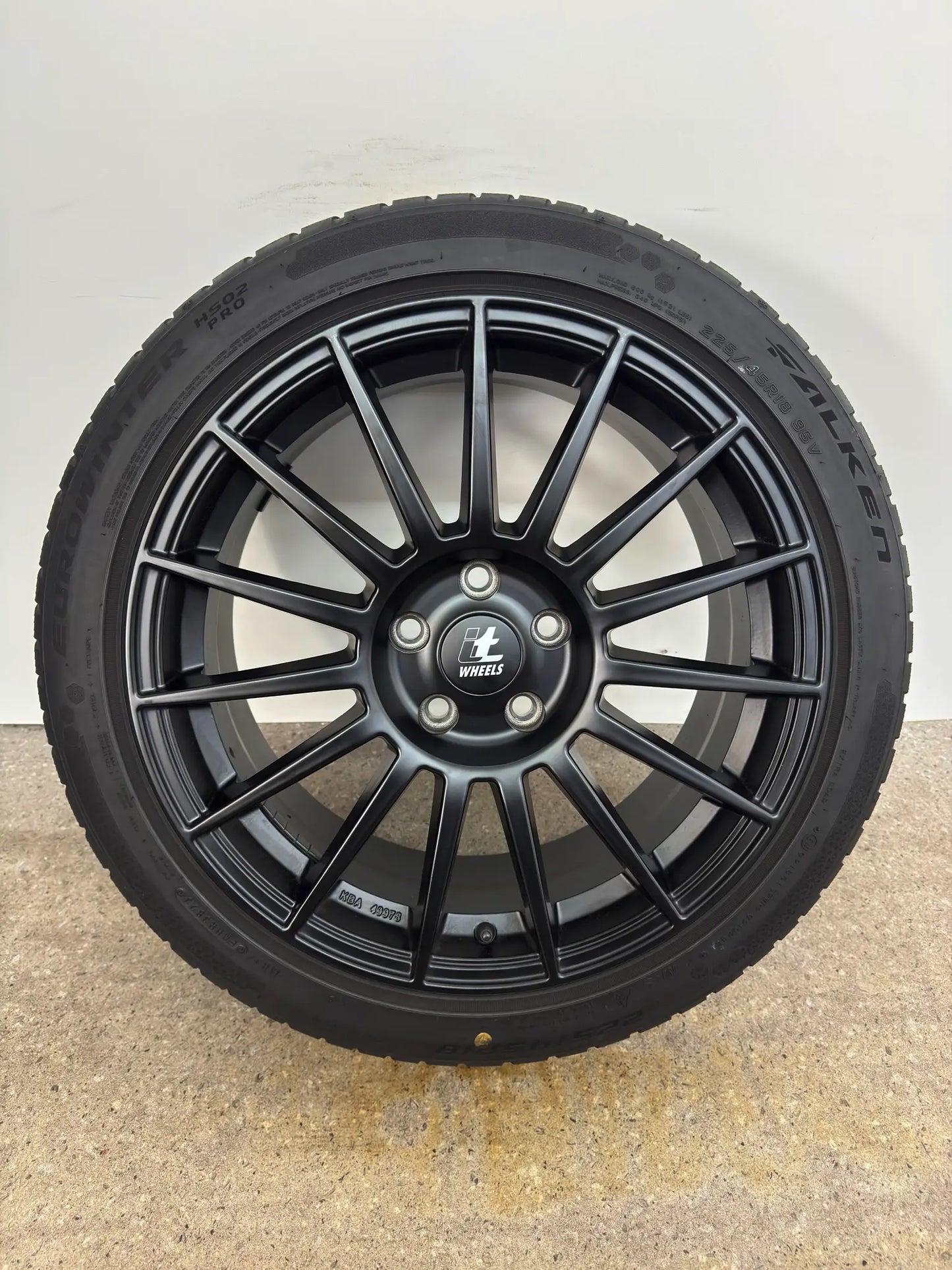 DOT23 VW T-Roc A1 R Skoda Octavia IV 4 NX Yeti 5L MG 4 Electric Audi TT 8J 18 Zoll Winterräder Winterreifen Felgen Alufelgen Schwarz 225/45 R18 95V KBA49978 Winterradsatz