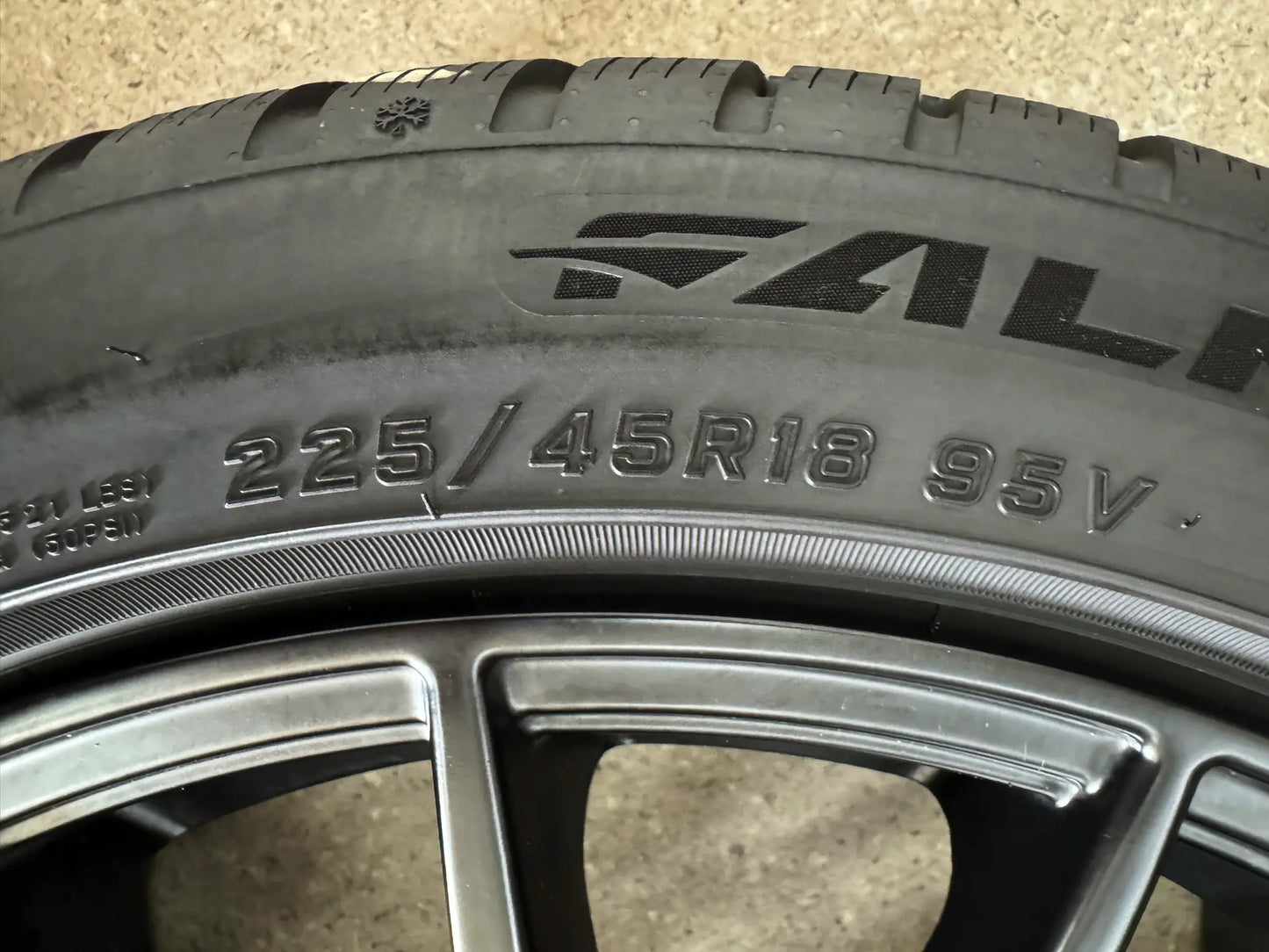 DOT23 VW T-Roc A1 R Skoda Octavia IV 4 NX Yeti 5L MG 4 Electric Audi TT 8J 18 Zoll Winterräder Winterreifen Felgen Alufelgen Schwarz 225/45 R18 95V KBA49978 Winterradsatz