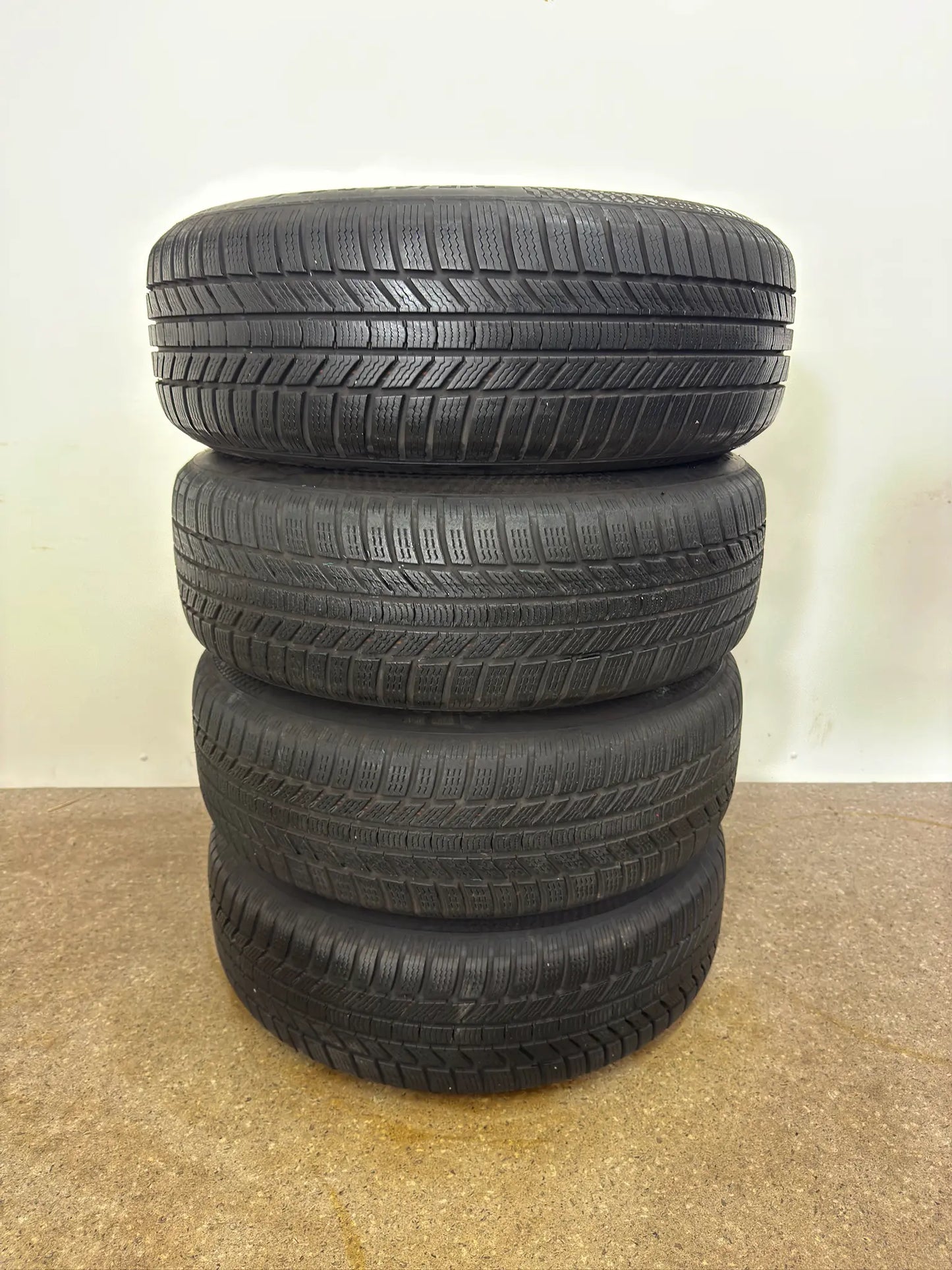 DOT23 VW Tiguan II 2 5N AD1 Audi Q3 F3 Seat Tarraco KN2 Skoda Kodiaq I 1 NS PS Aiways U5 17 Zoll Winterräder Winterreifen Felgen Alufelgen 215/65 R17 99H Schwarz M+S SUV Winterradsatz