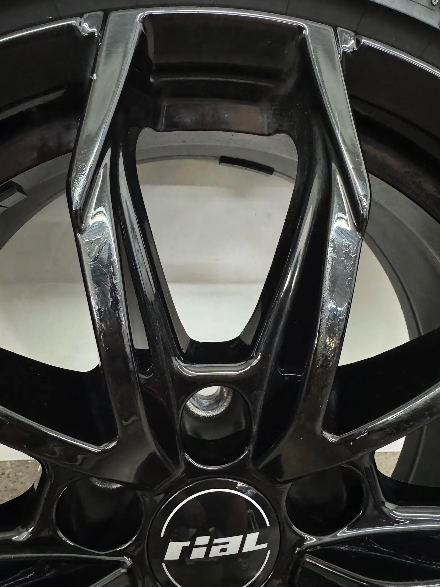 DOT23 VW Tiguan II 2 5N AD1 Audi Q3 F3 Seat Tarraco KN2 Skoda Kodiaq I 1 NS PS Aiways U5 17 Zoll Winterräder Winterreifen Felgen Alufelgen 215/65 R17 99H Schwarz M+S SUV Winterradsatz