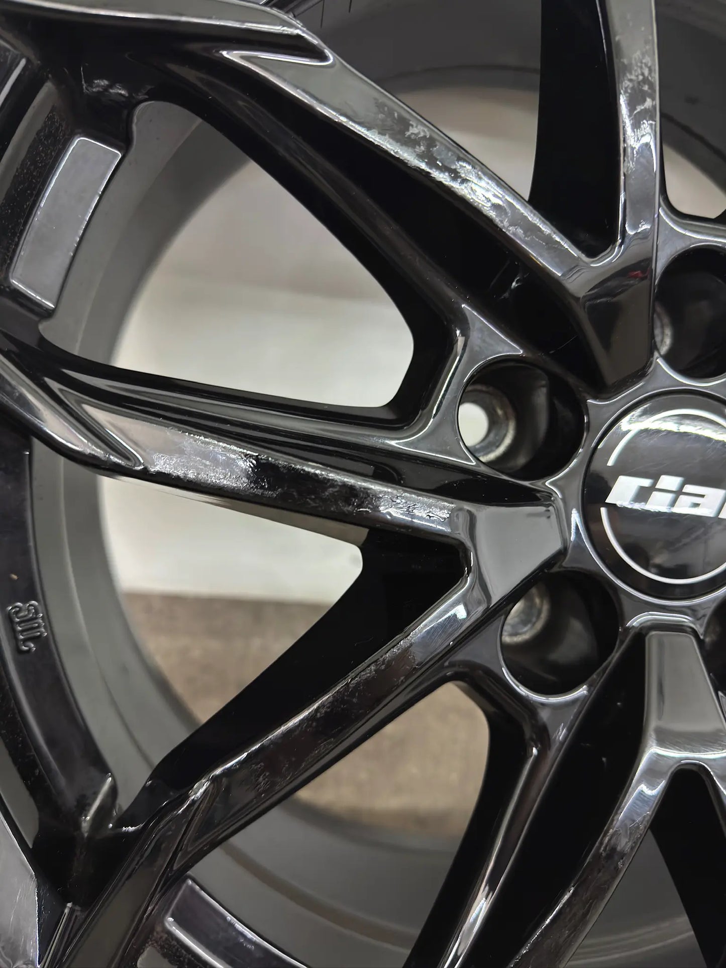 DOT23 VW Tiguan II 2 5N AD1 Audi Q3 F3 Seat Tarraco KN2 Skoda Kodiaq I 1 NS PS Aiways U5 17 Zoll Winterräder Winterreifen Felgen Alufelgen 215/65 R17 99H Schwarz M+S SUV Winterradsatz