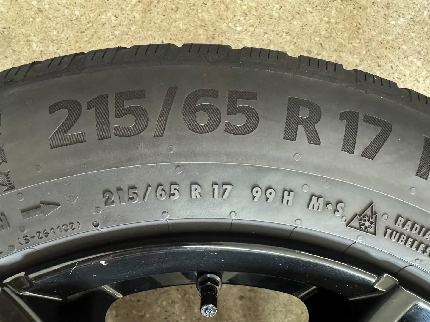 DOT23 VW Tiguan II 2 5N AD1 Audi Q3 F3 Seat Tarraco KN2 Skoda Kodiaq I 1 NS PS Aiways U5 17 Zoll Winterräder Winterreifen Felgen Alufelgen 215/65 R17 99H Schwarz M+S SUV Winterradsatz