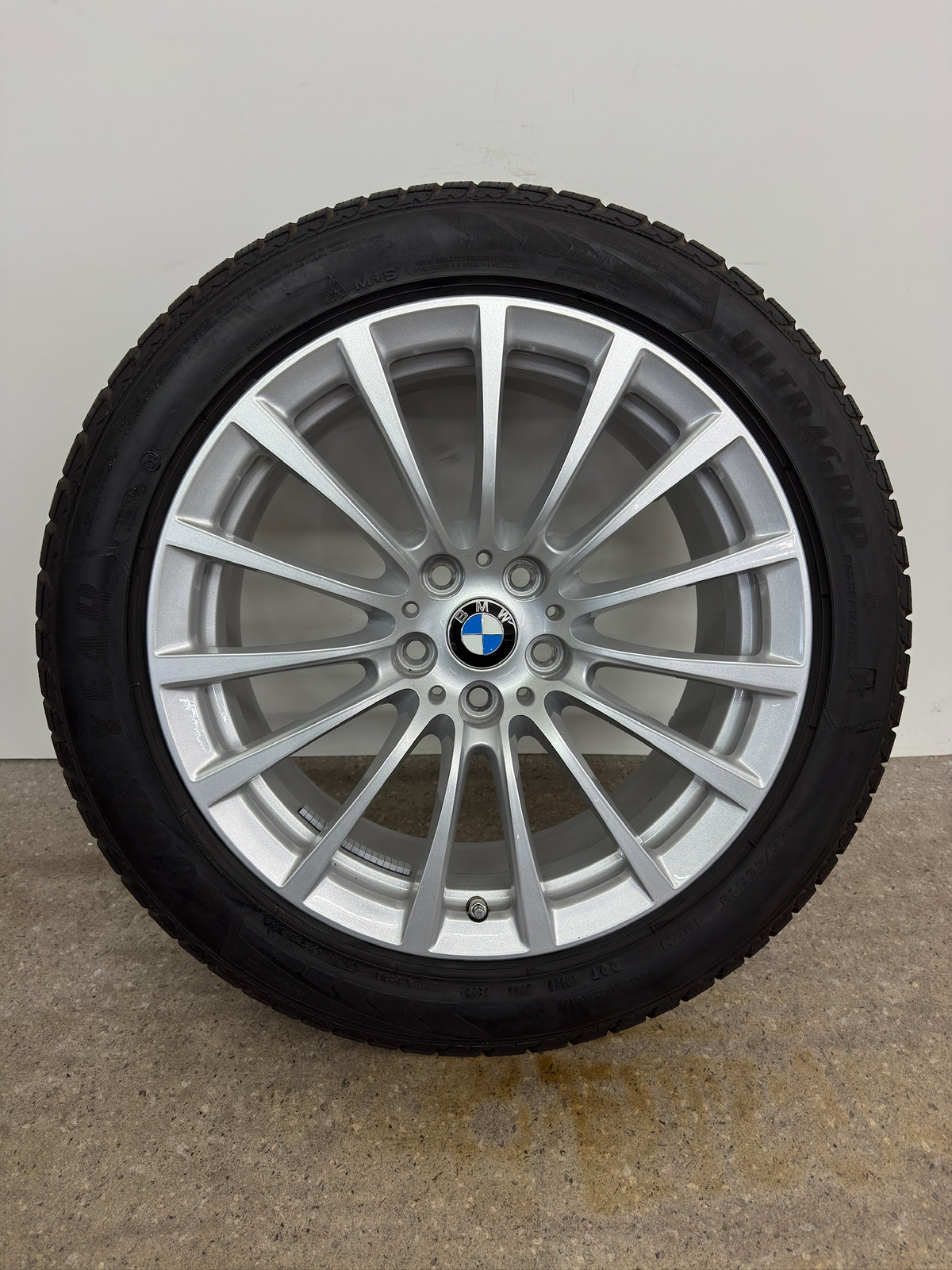 WIE NEU DOT24/23 Original BMW 5er G30 G31 Styling 619 18 Zoll Winterräder Winterreifen Felgen 6861224 Alufelgen 245/45 R18 100V Silber Vielspeiche 8x18 ET30 IS30 Limousine Touring Winterradsatz MwSt.