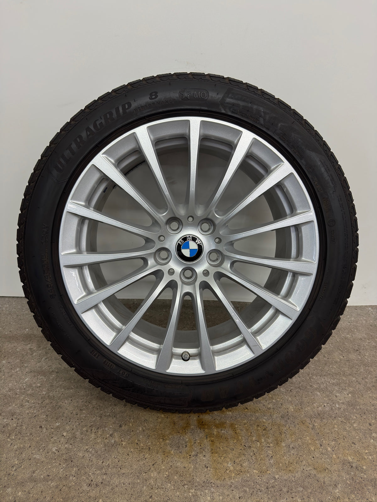 WIE NEU DOT24/23 Original BMW 5er G30 G31 Styling 619 18 Zoll Winterräder Winterreifen Felgen 6861224 Alufelgen 245/45 R18 100V Silber Vielspeiche 8x18 ET30 IS30 Limousine Touring Winterradsatz MwSt.