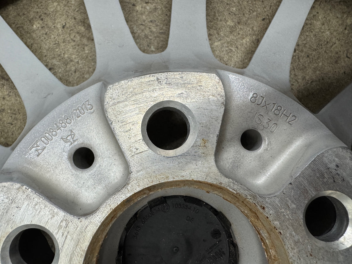 WIE NEU DOT24/23 Original BMW 5er G30 G31 Styling 619 18 Zoll Winterräder Winterreifen Felgen 6861224 Alufelgen 245/45 R18 100V Silber Vielspeiche 8x18 ET30 IS30 Limousine Touring Winterradsatz MwSt.