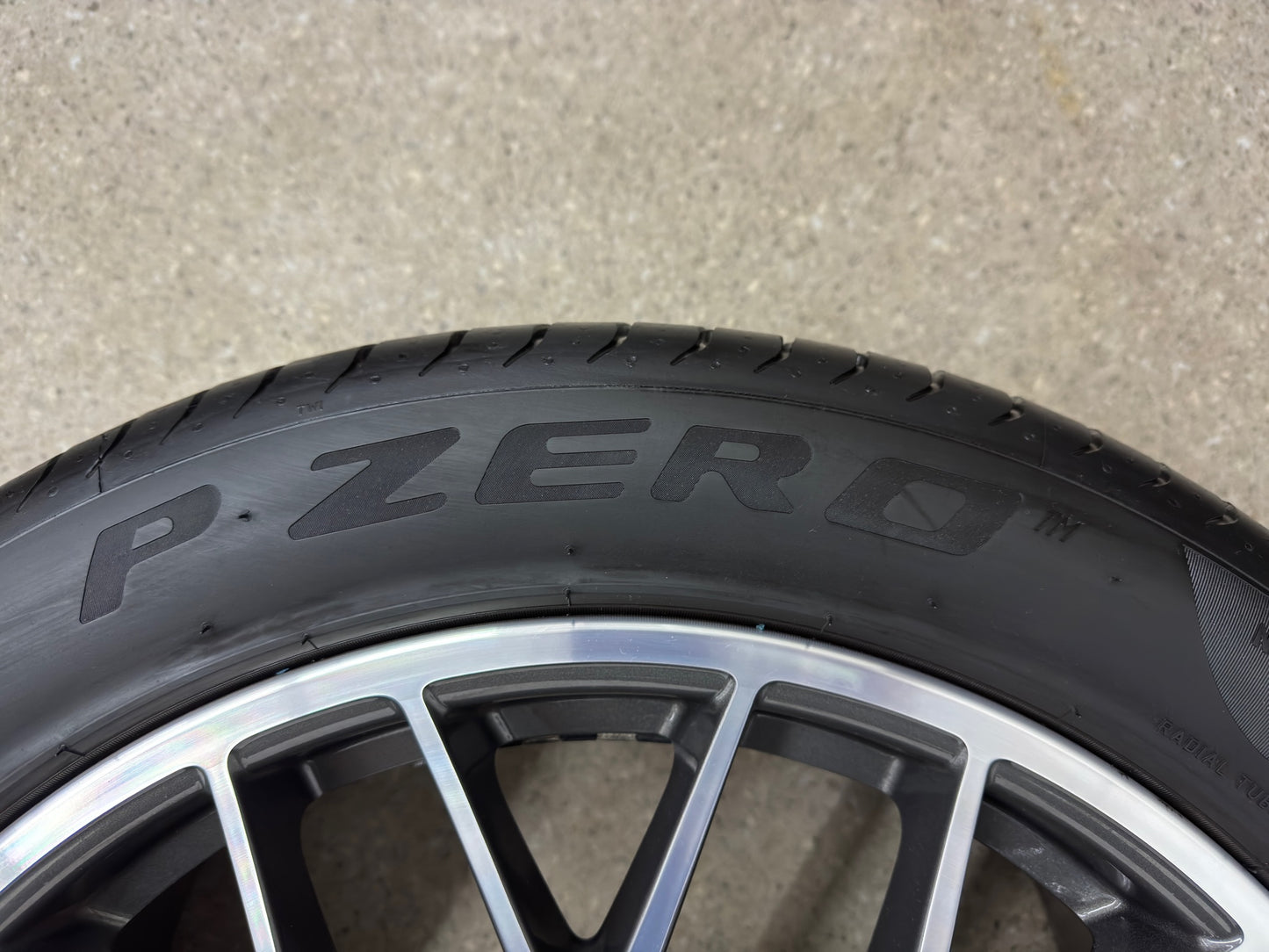 DOT24/25 Original Porsche Macan RS Spyder 95B 20 Zoll Sommerreifen Sommerräder Felgen Alufelgen 95B601025BP 95B601025BQ I 1 II 2 III 3 GTS Sport Turbo 265/45 R20 104Y 295/40 R20 106Y