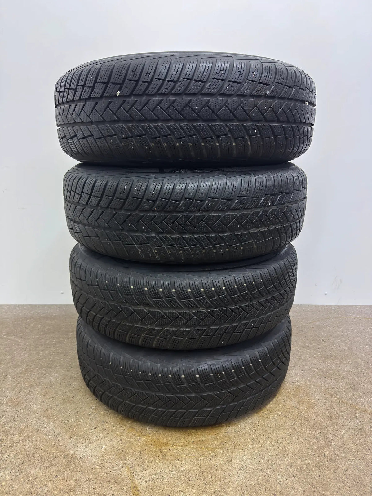 DOT25 Original VW Tiguan II 2 III 3 CTI Tayron R4 17 Zoll Bari Winterräder Winterreifen Felgen 571601025 Alufelgen 215/65 R17 99H M+S Allspace AD1 5NA Winterradsatz SUV MwSt.