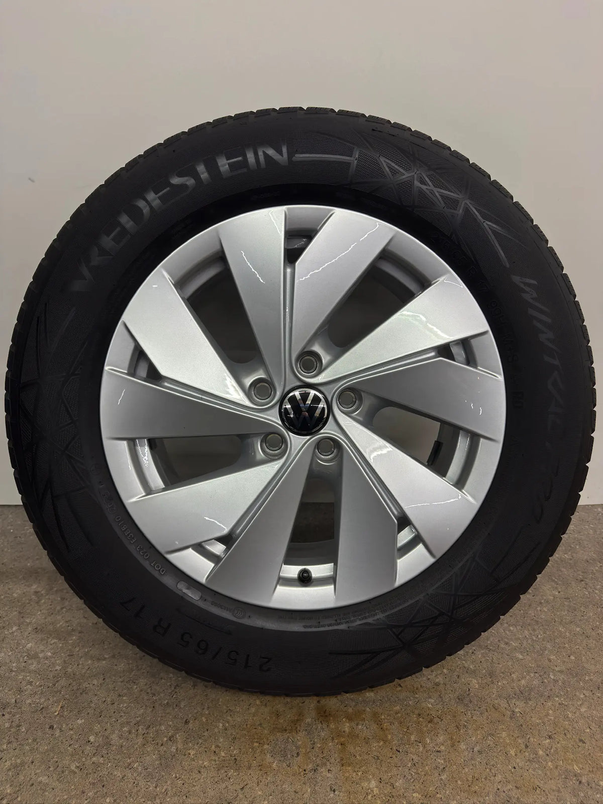 DOT25 Original VW Tiguan II 2 III 3 CTI Tayron R4 17 Zoll Bari Winterräder Winterreifen Felgen 571601025 Alufelgen 215/65 R17 99H M+S Allspace AD1 5NA Winterradsatz SUV MwSt.