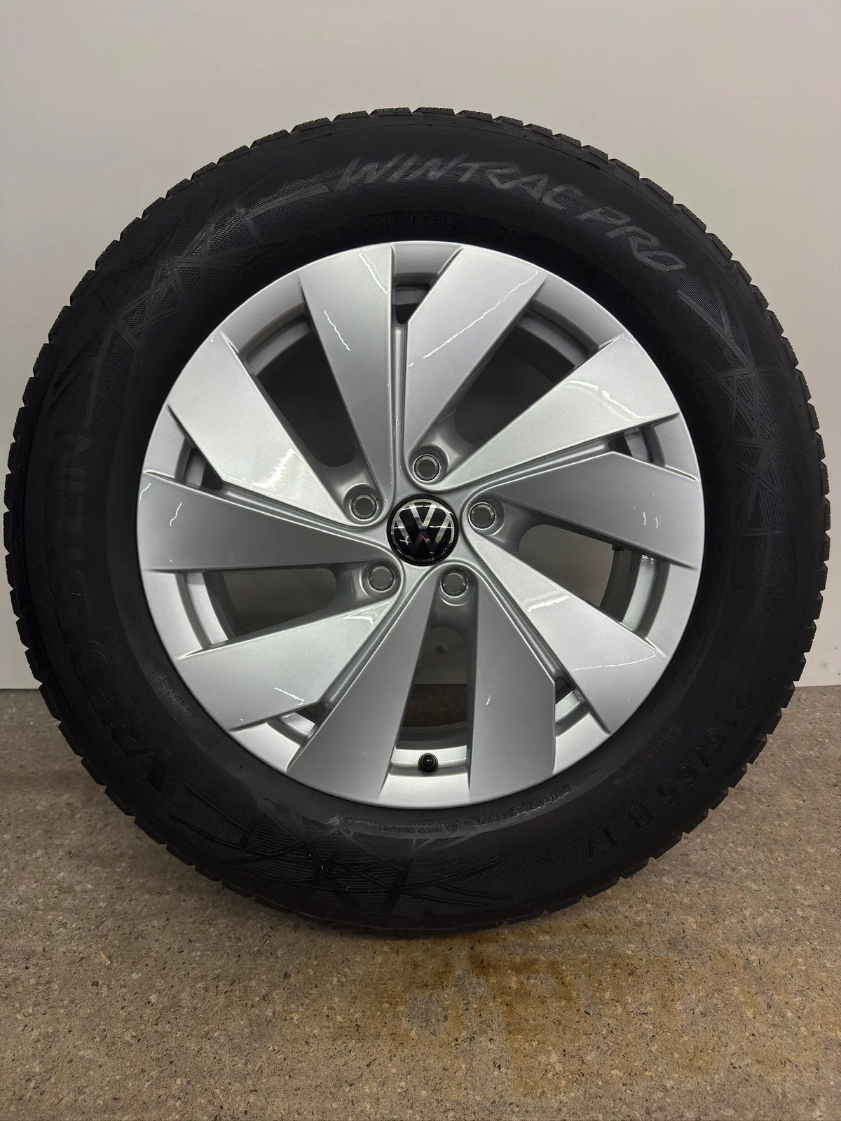 DOT25 Original VW Tiguan II 2 III 3 CTI Tayron R4 17 Zoll Bari Winterräder Winterreifen Felgen 571601025 Alufelgen 215/65 R17 99H M+S Allspace AD1 5NA Winterradsatz SUV MwSt.