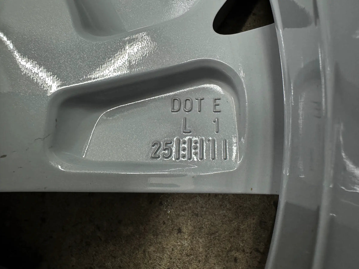 DOT25 Original VW Tiguan II 2 III 3 CTI Tayron R4 17 Zoll Bari Winterräder Winterreifen Felgen 571601025 Alufelgen 215/65 R17 99H M+S Allspace AD1 5NA Winterradsatz SUV MwSt.