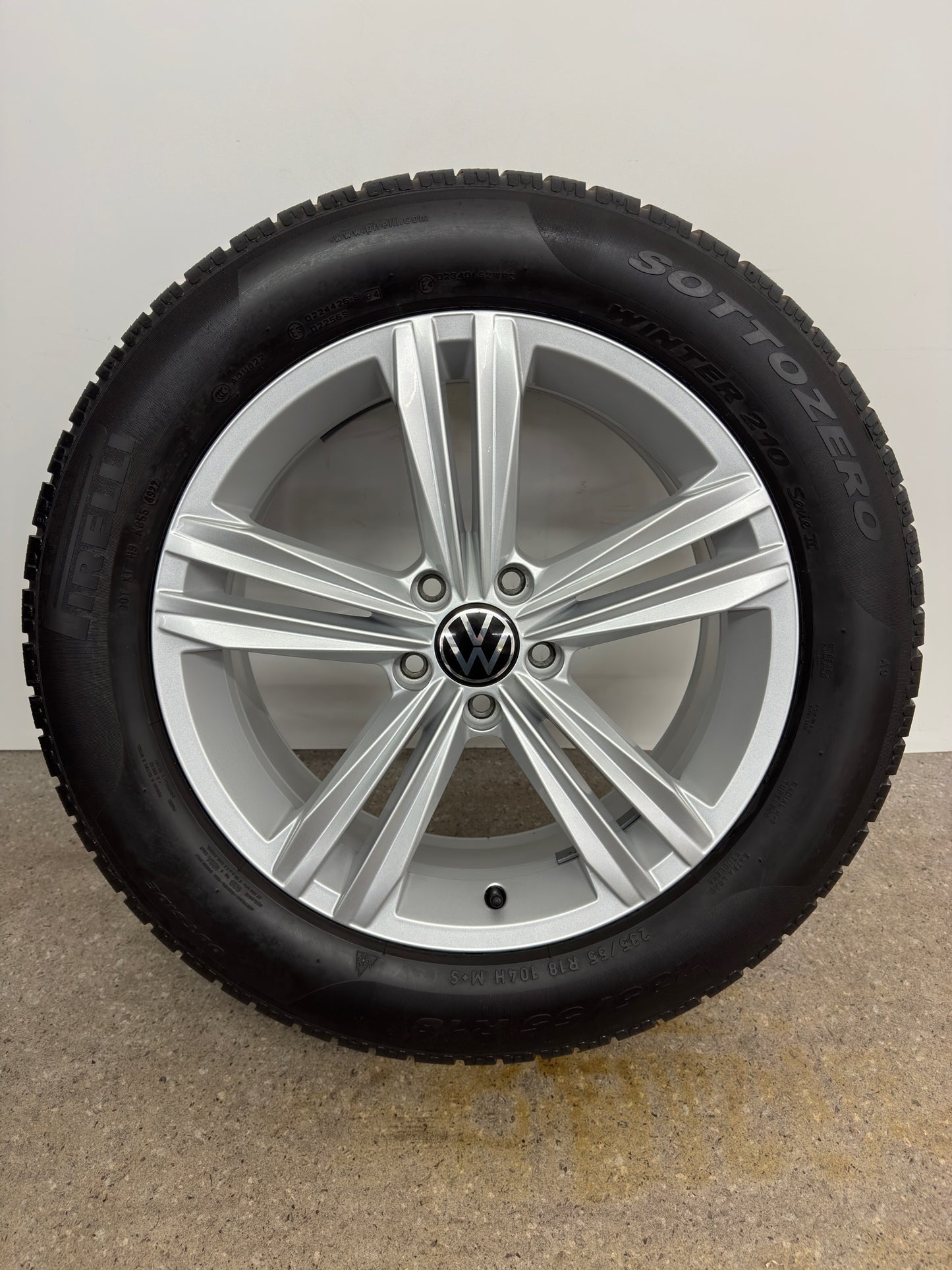 DOT4922 Original VW Tiguan II 2 Sebring 18 Zoll Winterräder Winterreifen Felgen 5NA601025M 5NA601025AQ Alufelgen 235/55 R18 104H M+S R-Line Silber Allspace AD1 5NA RDKS Winterradsatz