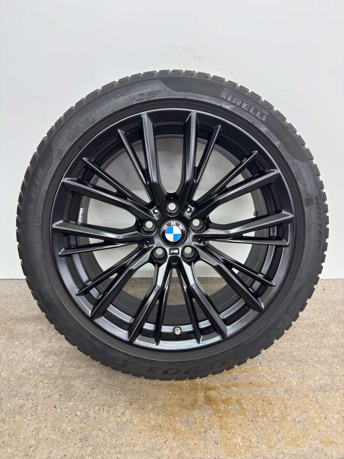 GUTER ZUSTAND Original BMW 2er G42 3er G20 G21 4er G22 G23 18 Zoll M 796M Winterräder Winterreifen Felgen 6885305 6885306 Alufelgen Schwarz 225/45 R18 95V 255/40 R18 99V RunFlat RFT RSC * MwSt.