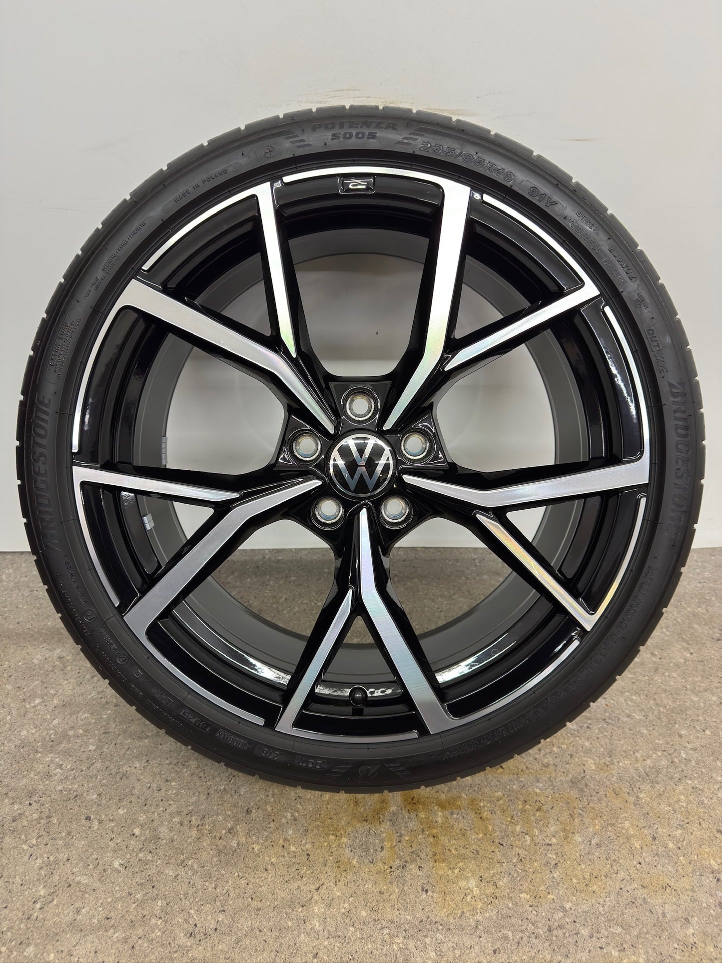 NEU DOT25 Original VW Golf VIII 8 5H CD 19 Zoll Estoril Sommerräder Sommerreifen Felgen 5H0601025AM 5H0601025AD Alufelgen 235/35 R19 91Y GTI GTD R R-Line Edition 8x19 ET50 5x112 Sommerradsatz