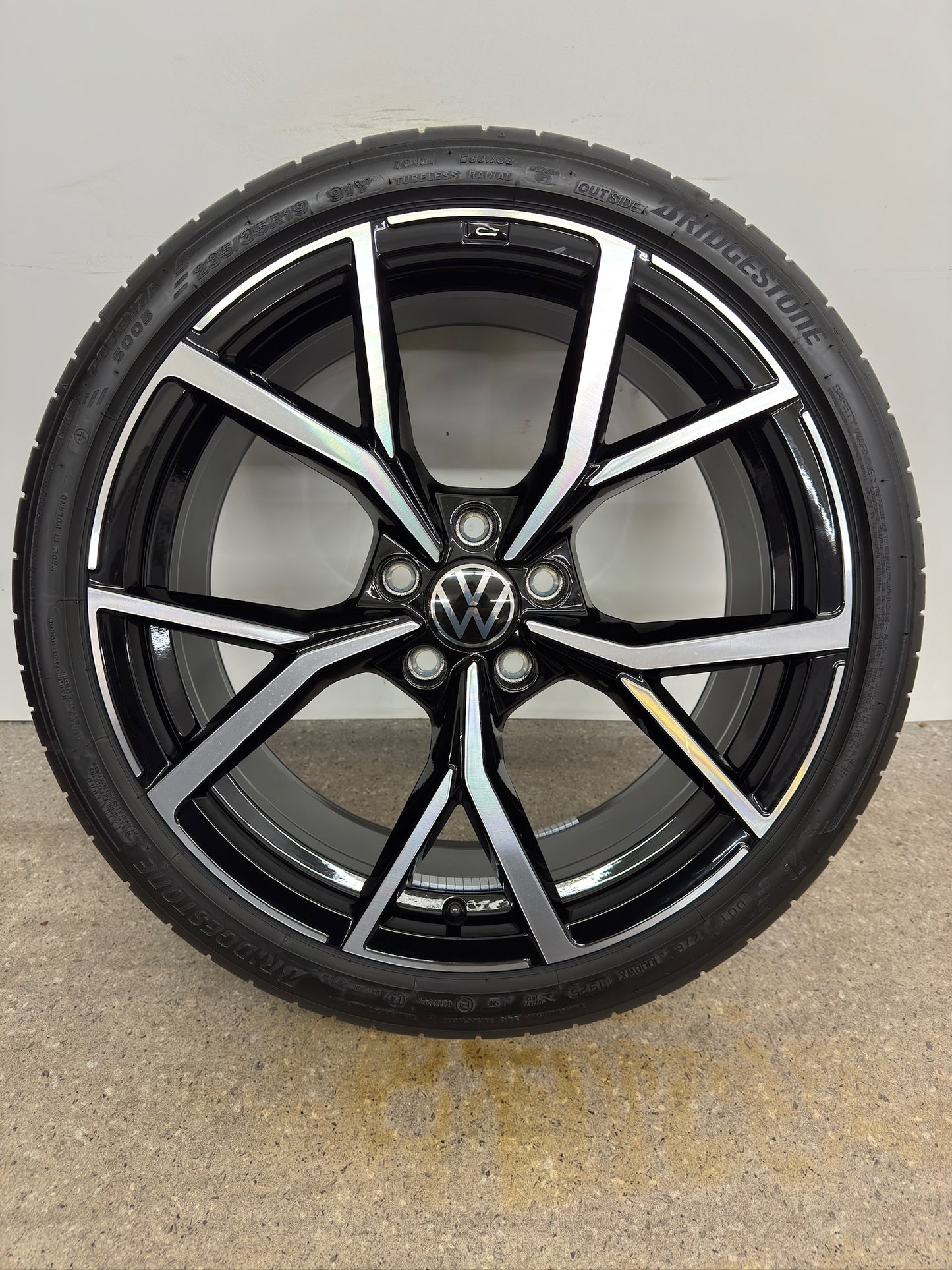 NEU DOT25 Original VW Golf VIII 8 5H CD 19 Zoll Estoril Sommerräder Sommerreifen Felgen 5H0601025AM 5H0601025AD Alufelgen 235/35 R19 91Y GTI GTD R R-Line Edition 8x19 ET50 5x112 Sommerradsatz